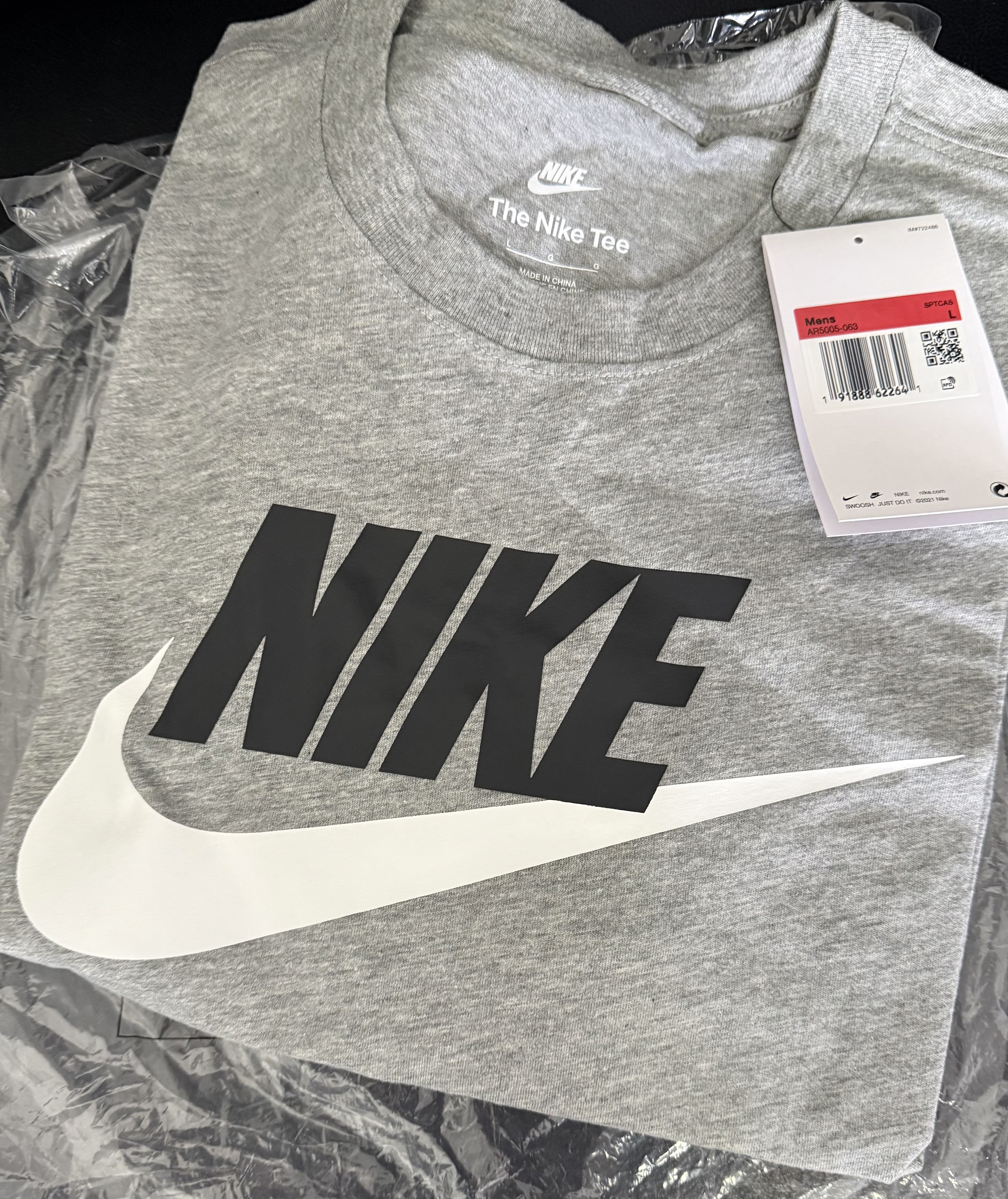 耐克(NIKE)男短袖T恤 纯棉 运动休闲 经典简约AR5005-063调暗灰L 实拍图