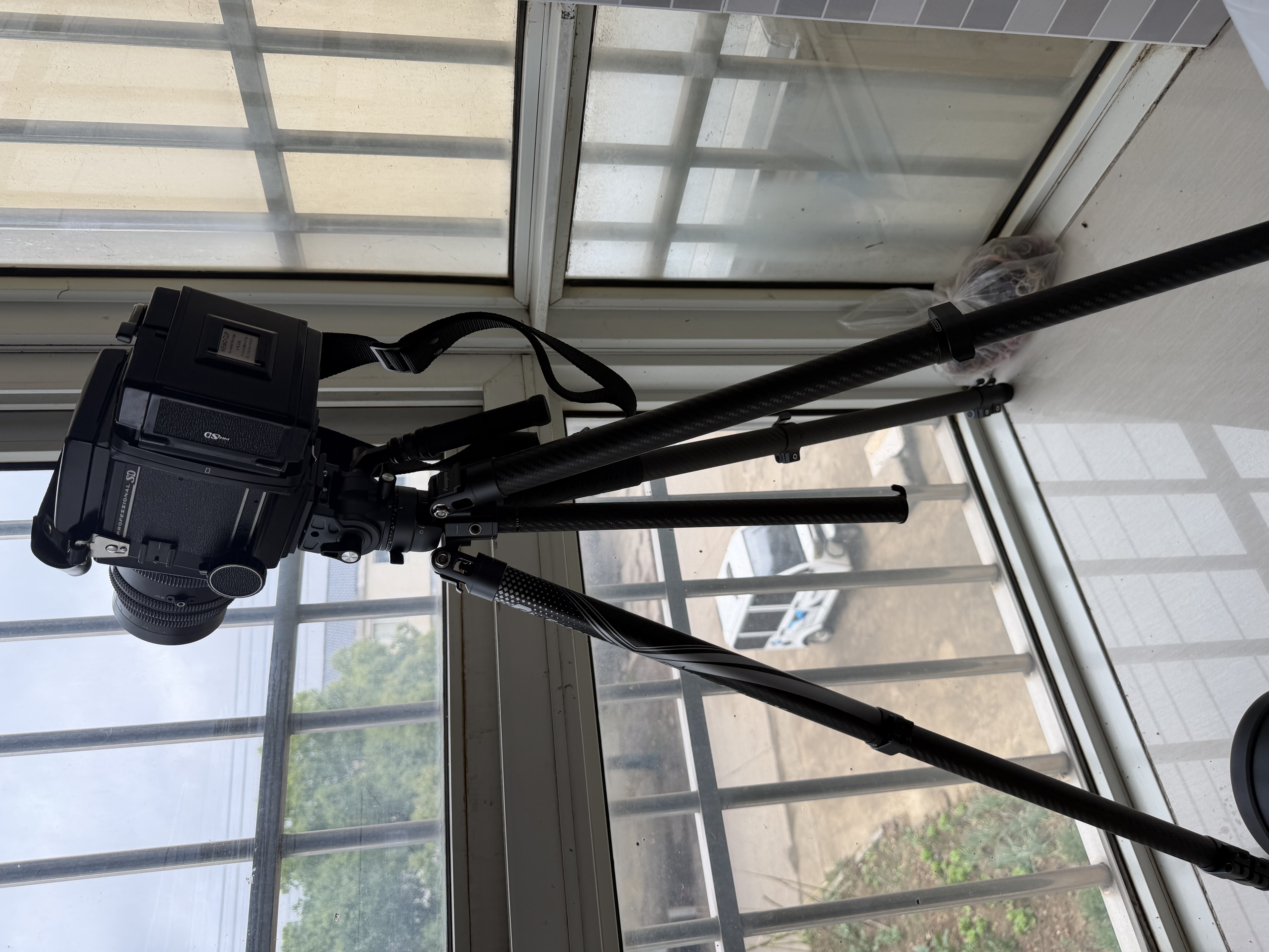富图宝（Fotopro）飞行一号Max Video碳纤维扳扣设计大管径相机微单摄影摄像视频拍摄液压云台专业相机三脚架 原碳灰 实拍图
