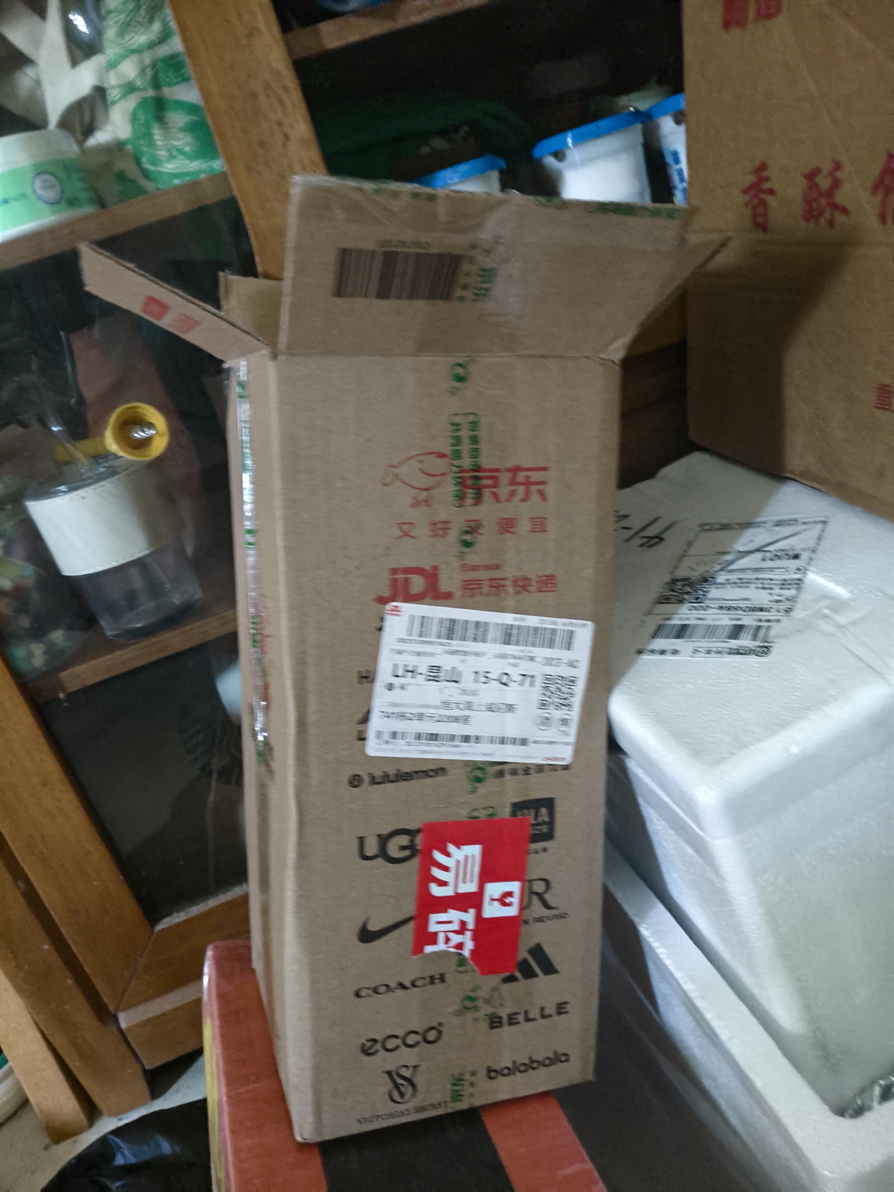 尊尼获加（JOHNNIE WALKER）黑方黑牌 12年 苏格兰 调和型威士忌 700ml  裸瓶装 实拍图