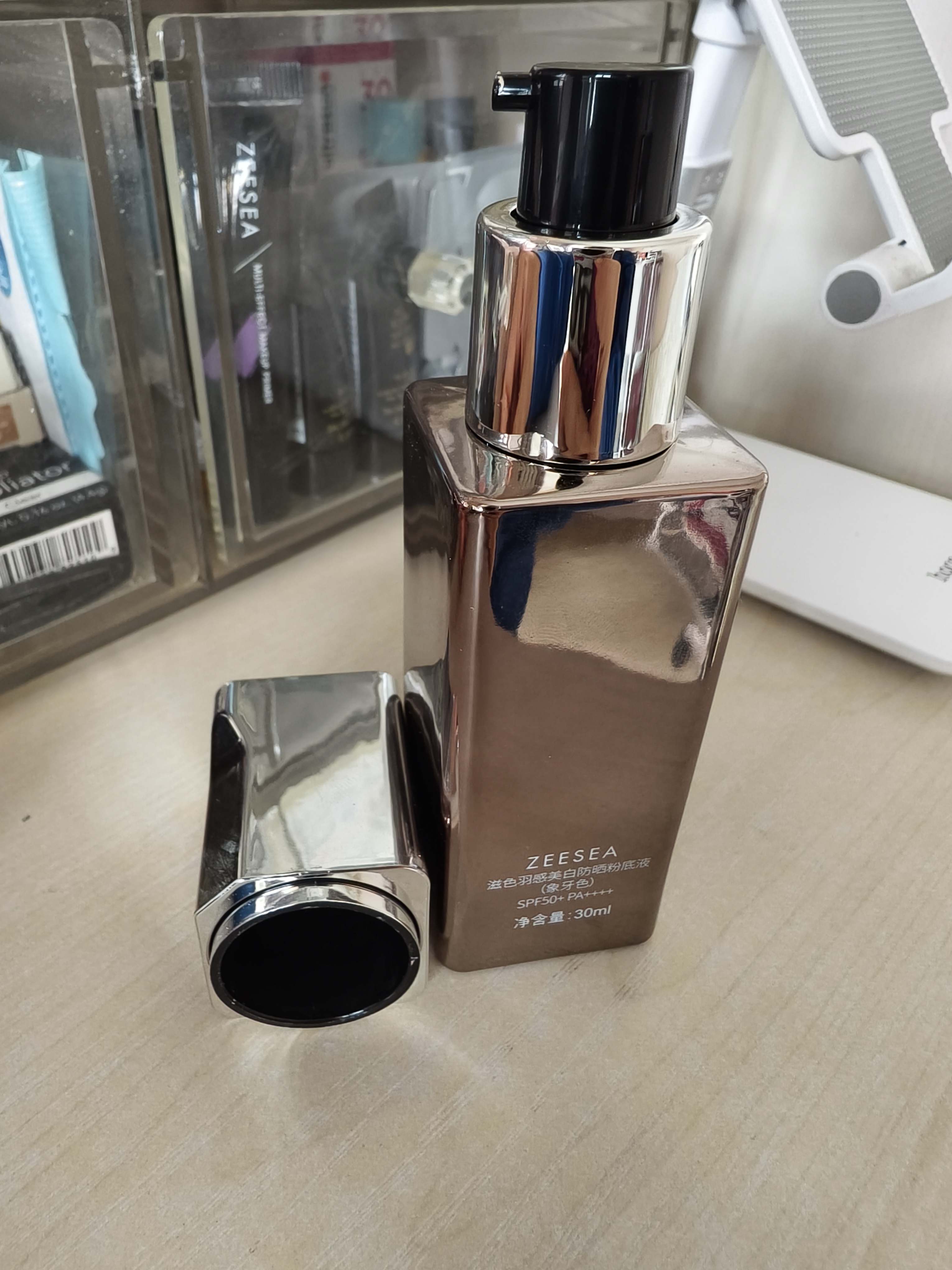 ZEESEA滋色羽感美白防晒粉底液SPF50+ PA++++（象牙色） 实拍图