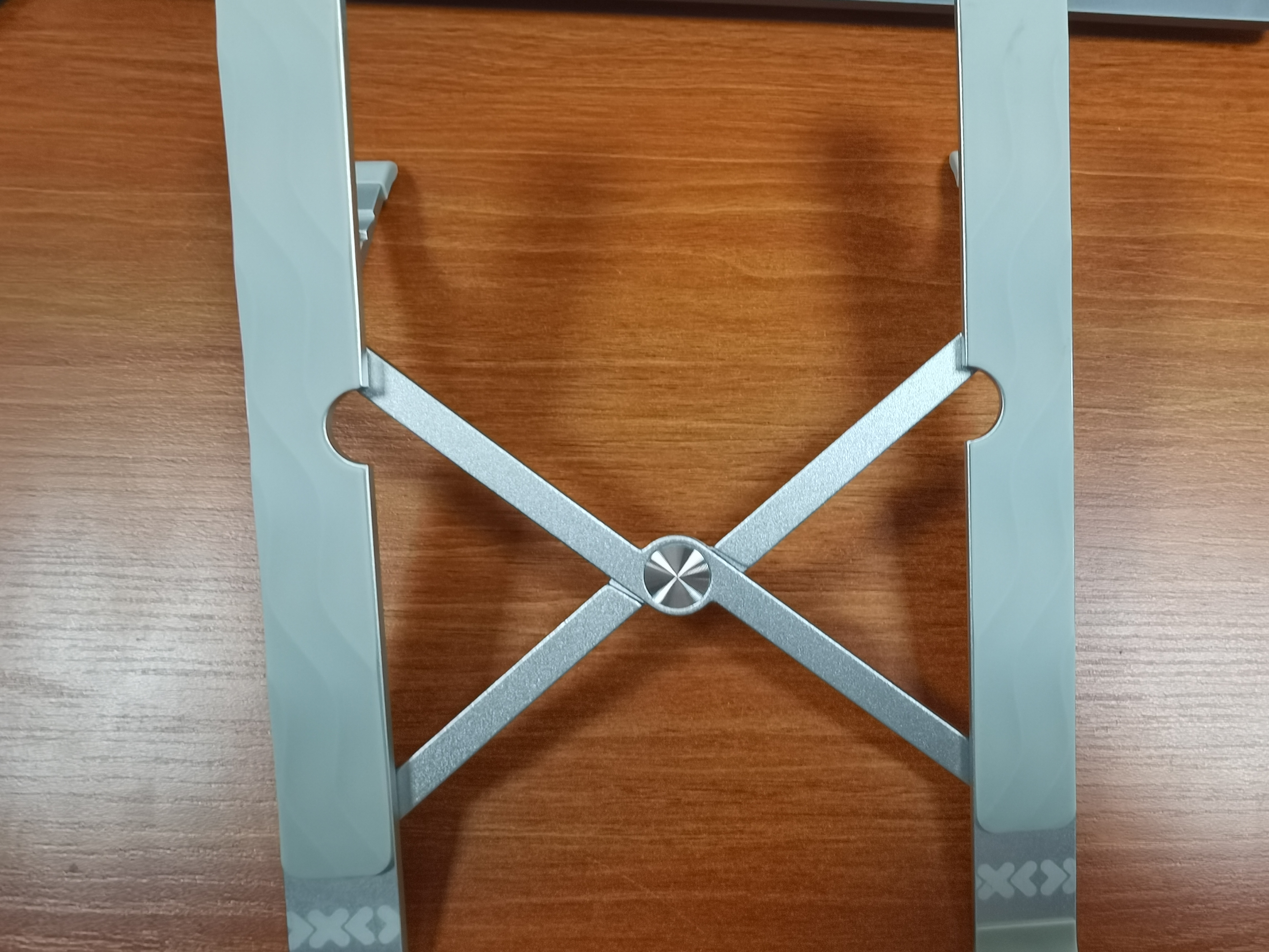 联想（Lenovo）小新X30散热支架 铝合金便携折叠支架三角架构 适用苹果华为小米拯救者y7000p/r9000p来酷斗战者 实拍图