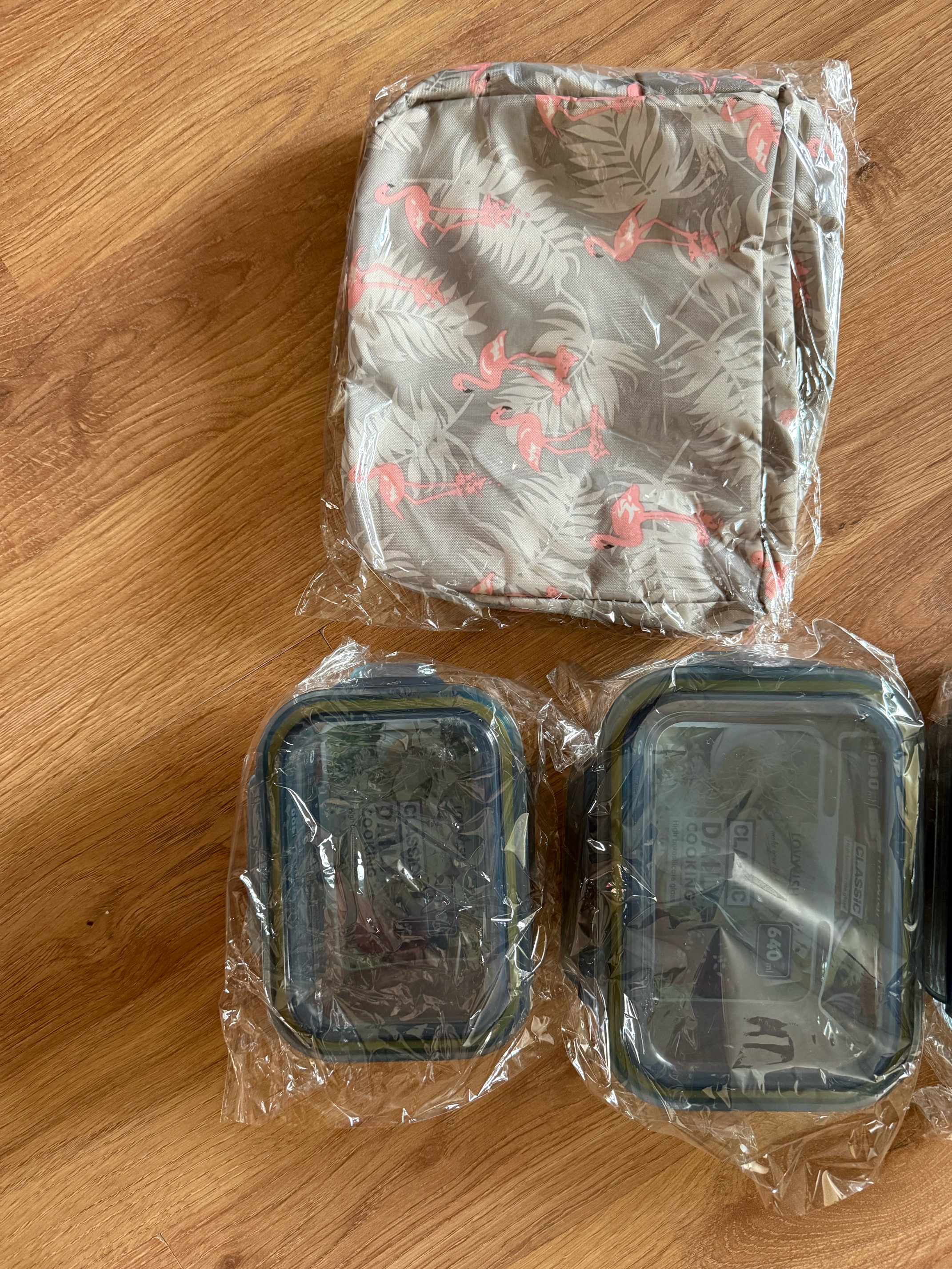 乐唯诗（LOVWISH） 高硼玻璃保鲜饭盒可微波炉加热专用餐盒格保鲜保温分隔型冰箱 一体盖【中小】640+370ml+包 实拍图