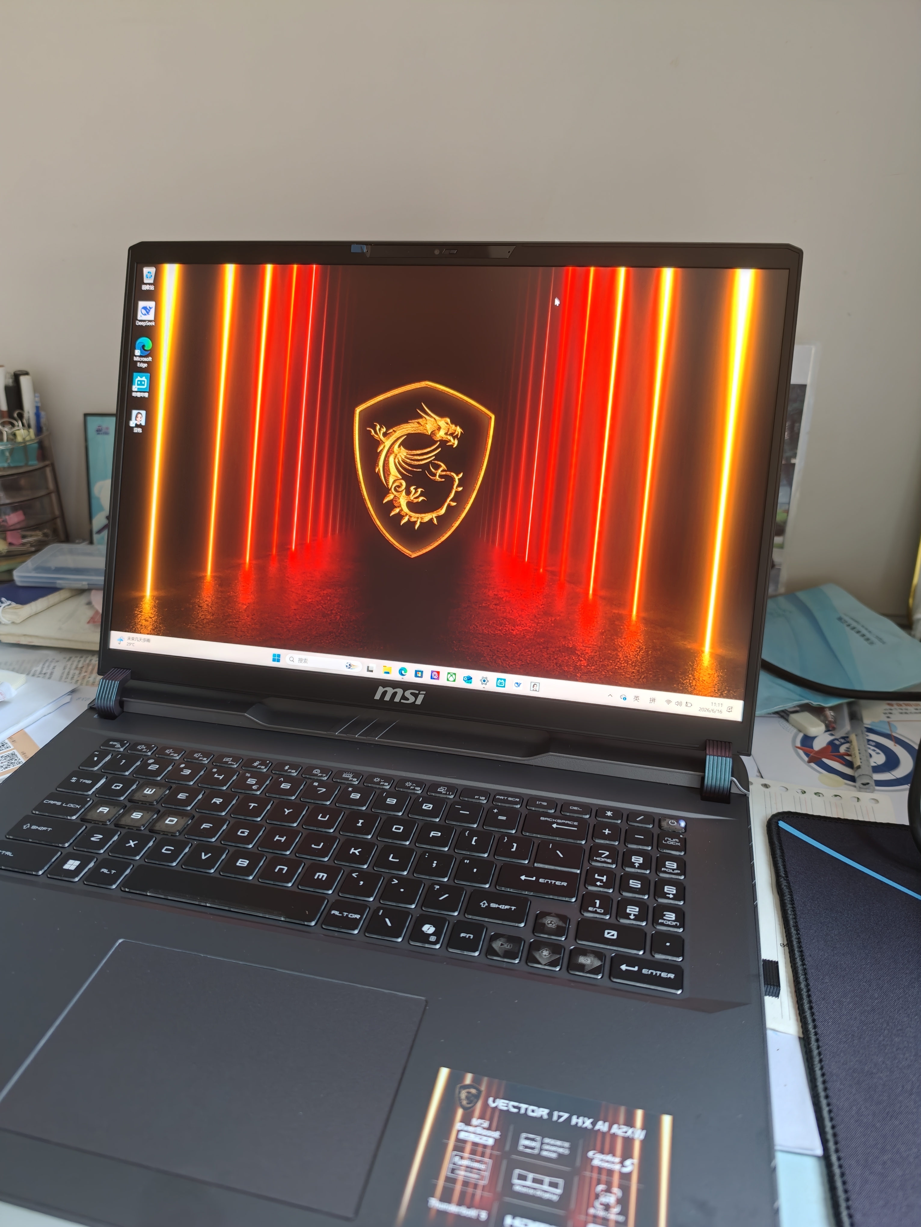 微星（MSI）泰坦17 AI 2025 国家补贴 17英寸游戏本笔记本电脑(Ultra9-275HX RTX5090 32G 2TB 2.5K/240Hz) 实拍图