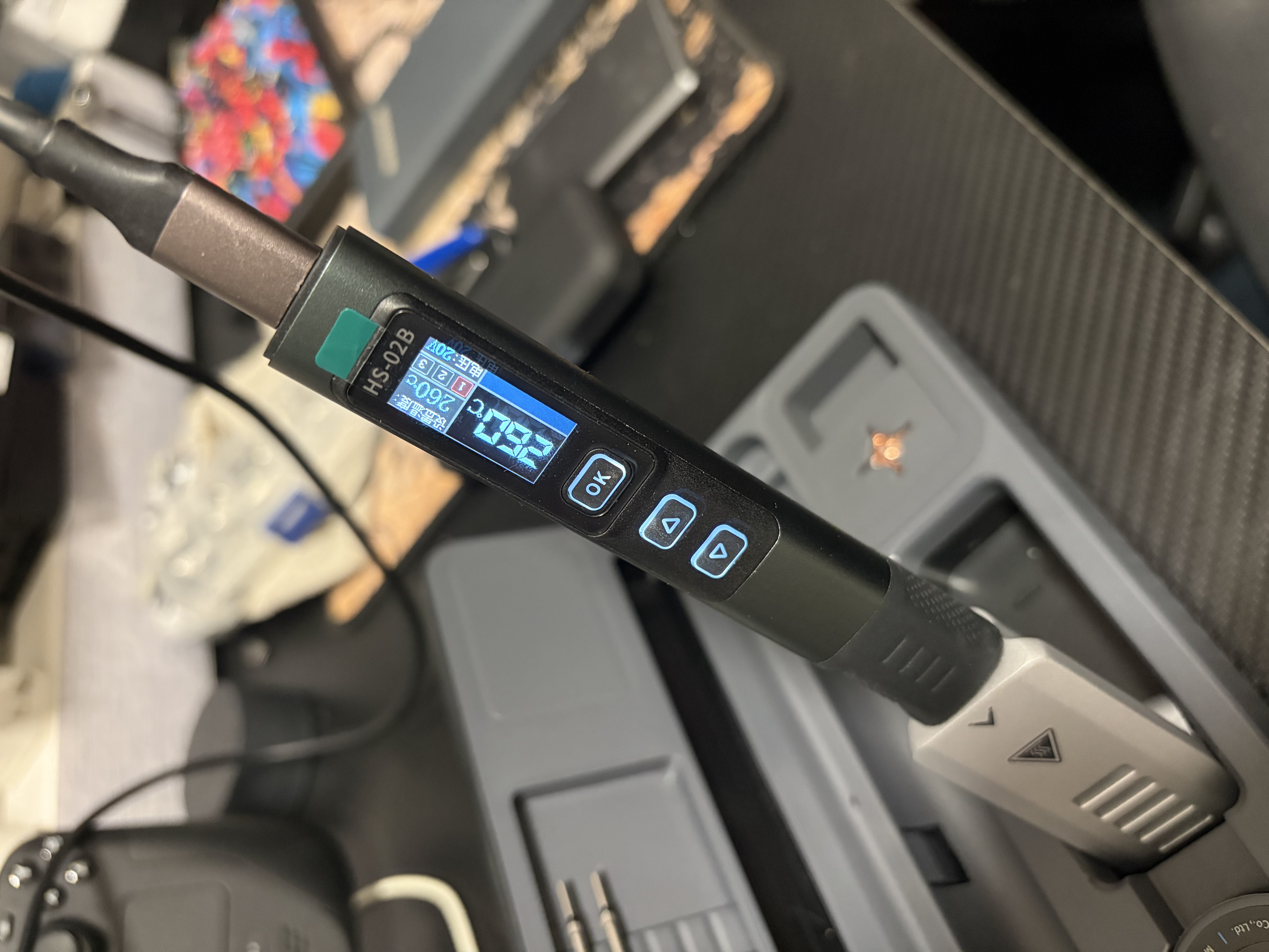 FNIRSI菲尼瑞斯100W智能便携式恒温电烙铁HS-02B+全套烙铁头+移动工作台 实拍图