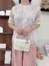 纪诗哲（GIEVSZHE）轻奢包包女包2026年新款单肩包女士手提斜挎包生日礼物送女友老婆 方扣-米白色｜配蝴蝶结珍珠挂饰｜品牌礼盒装 女士包时尚百搭洋气高级感实用情人节纪念日礼物双11 实拍图
