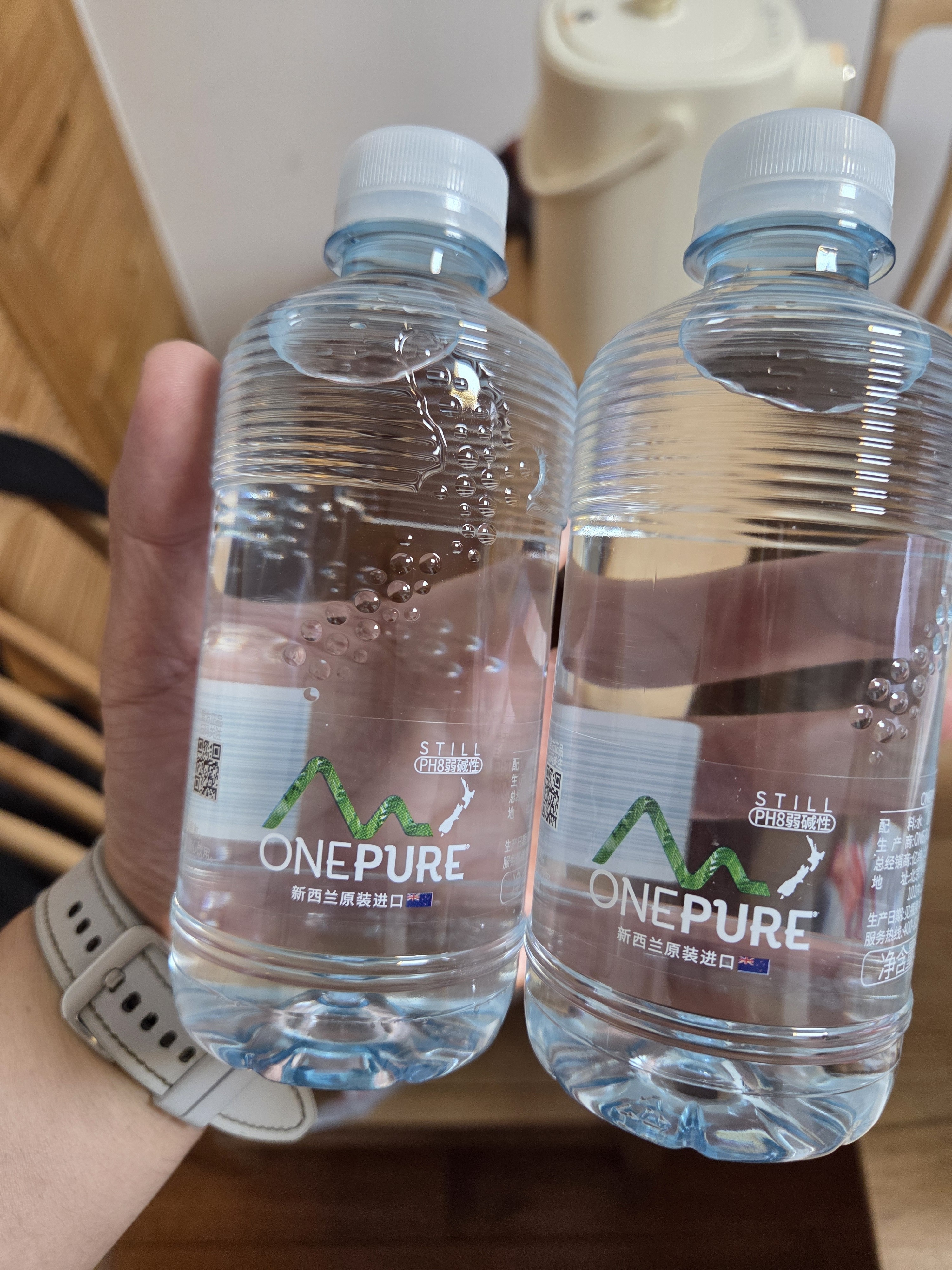 亿纯（ONE PURE）新西兰原装进口 天然软矿泉水320ml*24瓶 高端弱碱性矿物质饮用水 实拍图
