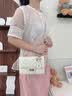 纪诗哲（GIEVSZHE）轻奢包包女包2026年新款单肩包女士手提斜挎包生日礼物送女友老婆 方扣-米白色｜配蝴蝶结珍珠挂饰｜品牌礼盒装 女士包时尚百搭洋气高级感实用情人节纪念日礼物双11 实拍图