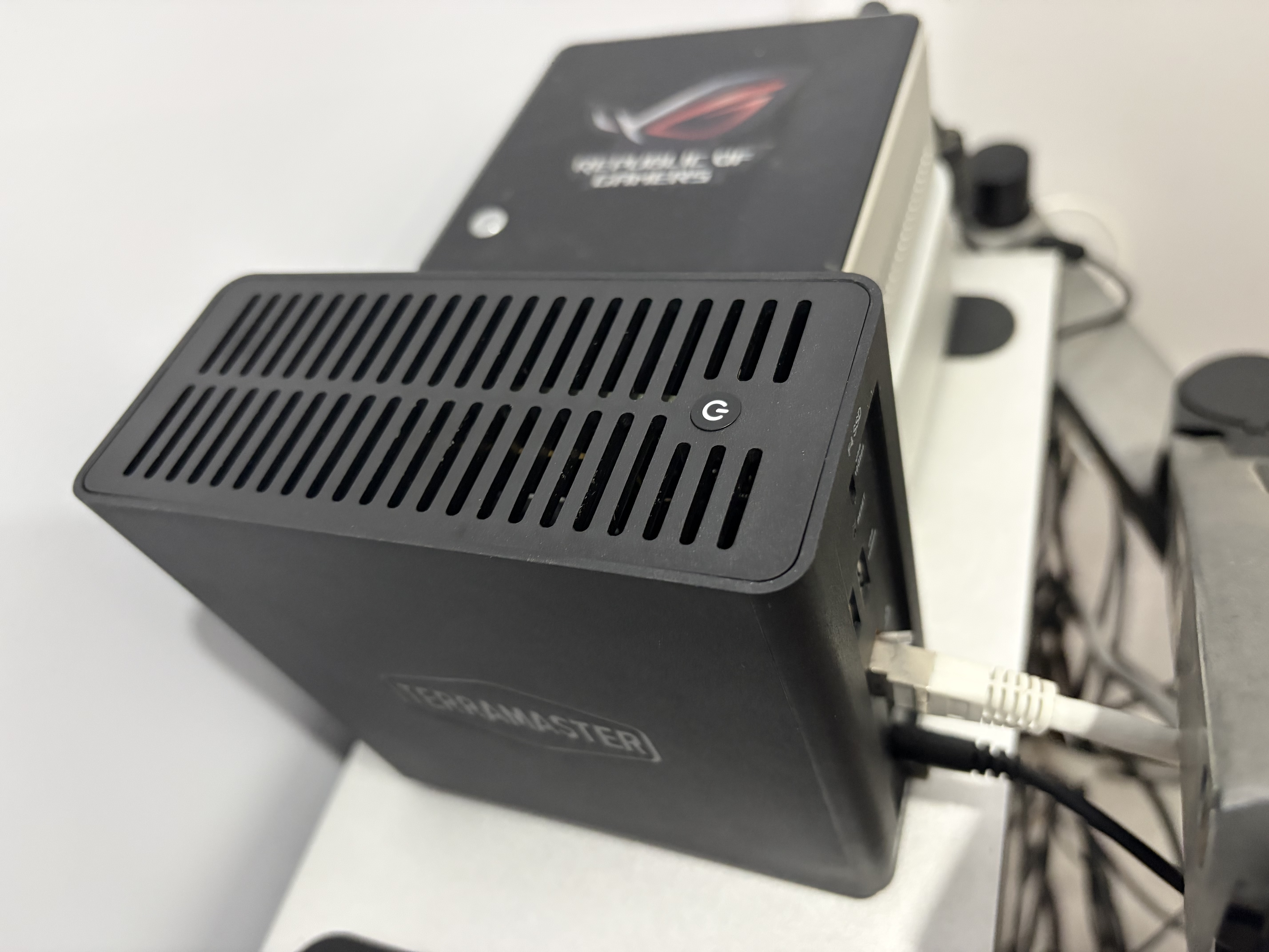 铁威马（TERRA MASTER）私有云F4 SSD 5G网口全闪四盘位家庭NAS网络存储全固态个人云AI家庭服务器相册备份手机电脑扩容 实拍图