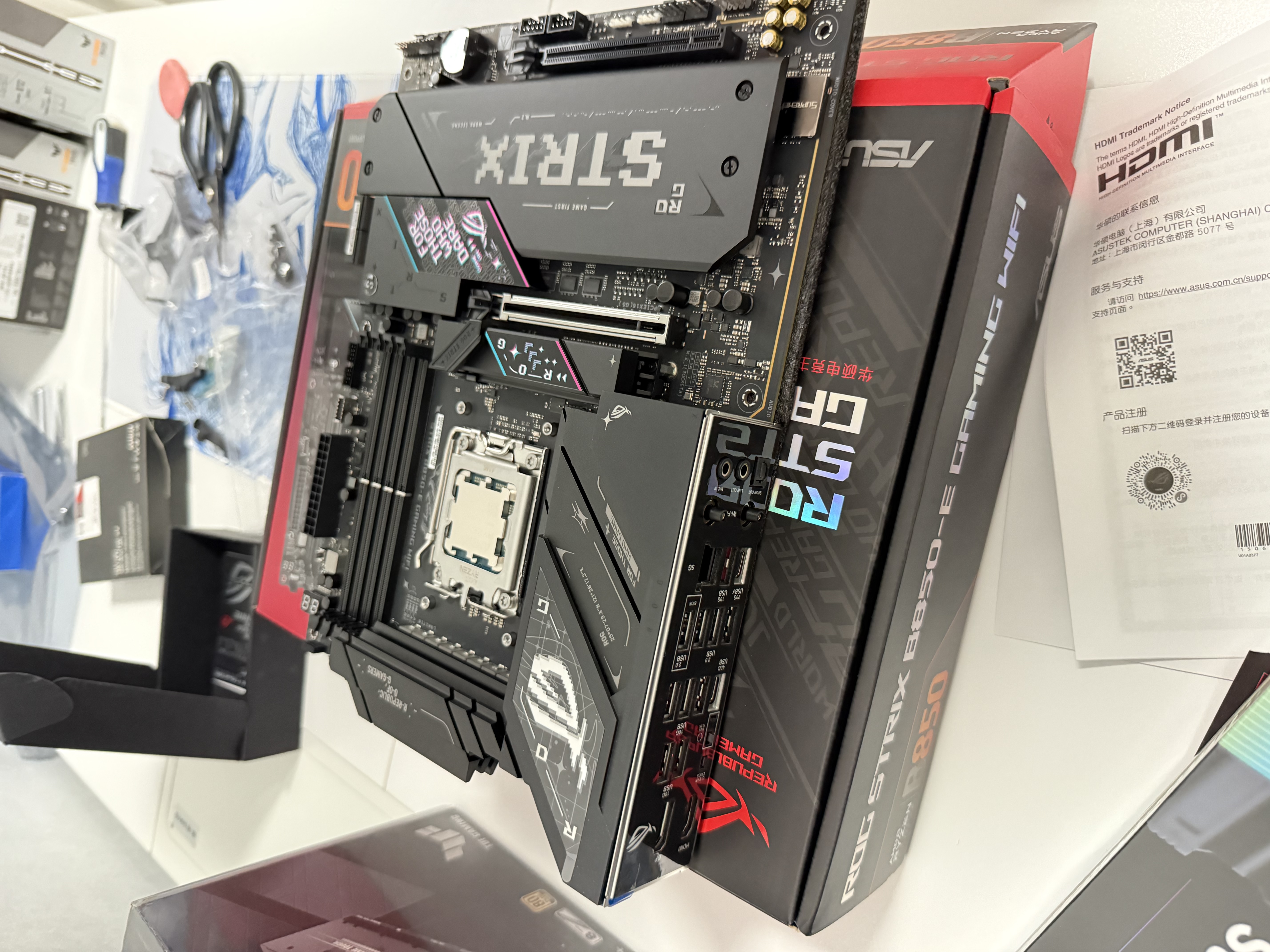 ROG STRIX B850-E GAMING WIFI主板 CPU 7800X3D/9800X3D/9700X(AMD B850/socket AM5) 实拍图