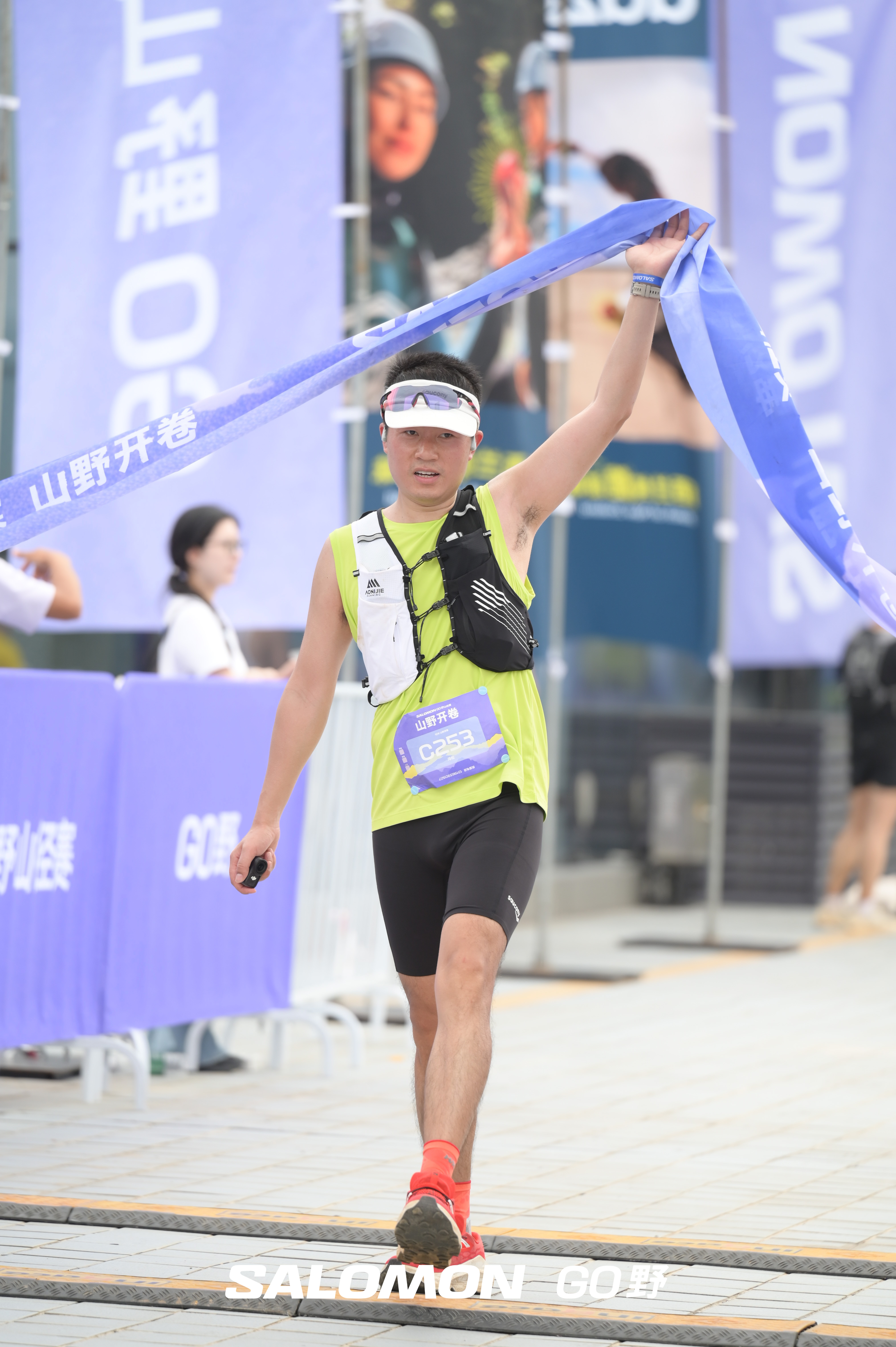 奥尼捷（AONIJIE）越野背包男女跑步背包徒步登山水袋包透气轻便马拉松 实拍图