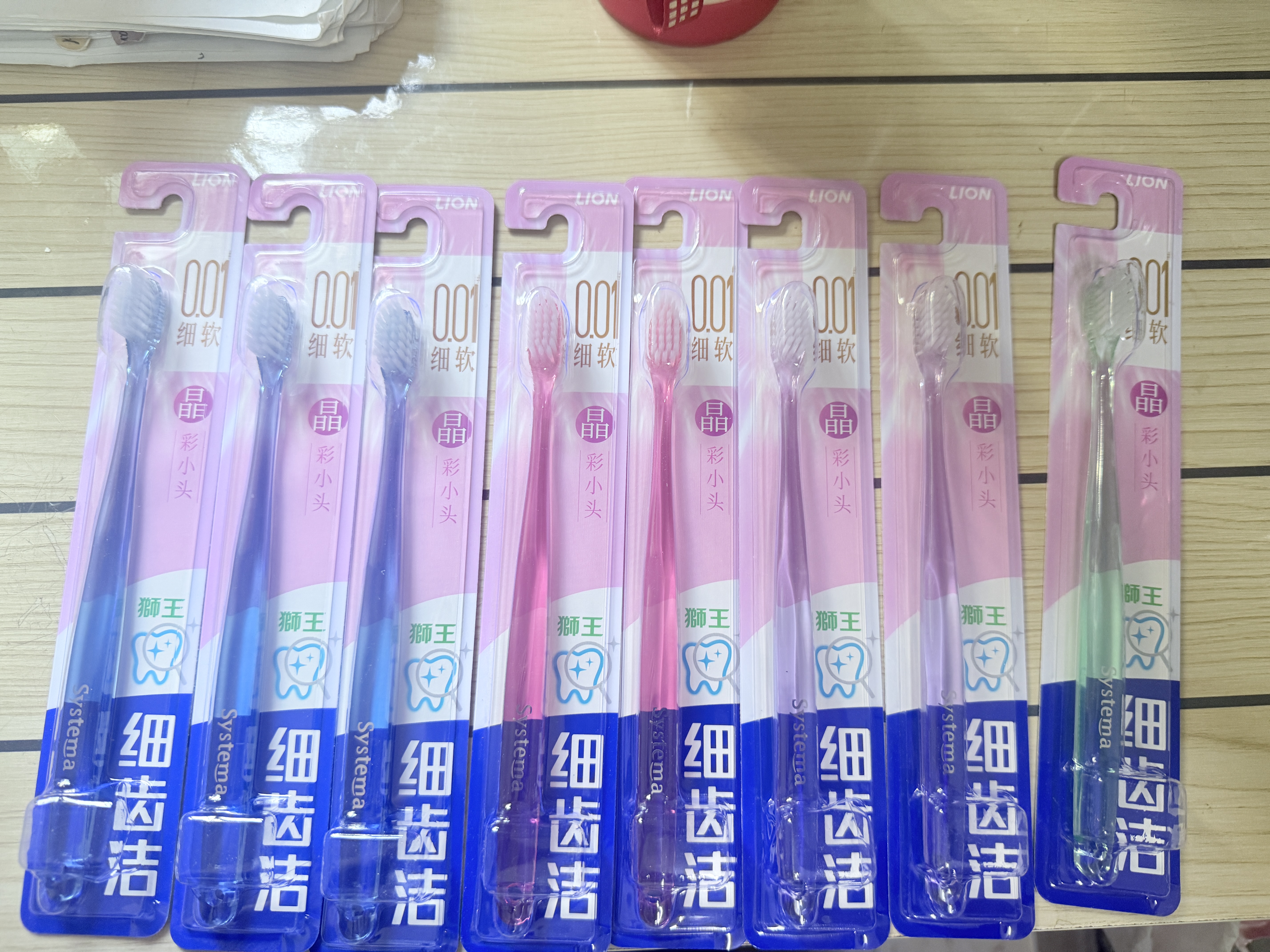 狮王（Lion）细齿洁精巧弹力护龈 细毛软毛刷头 新老包装随机 晶彩小头软毛牙刷* 8支 实拍图