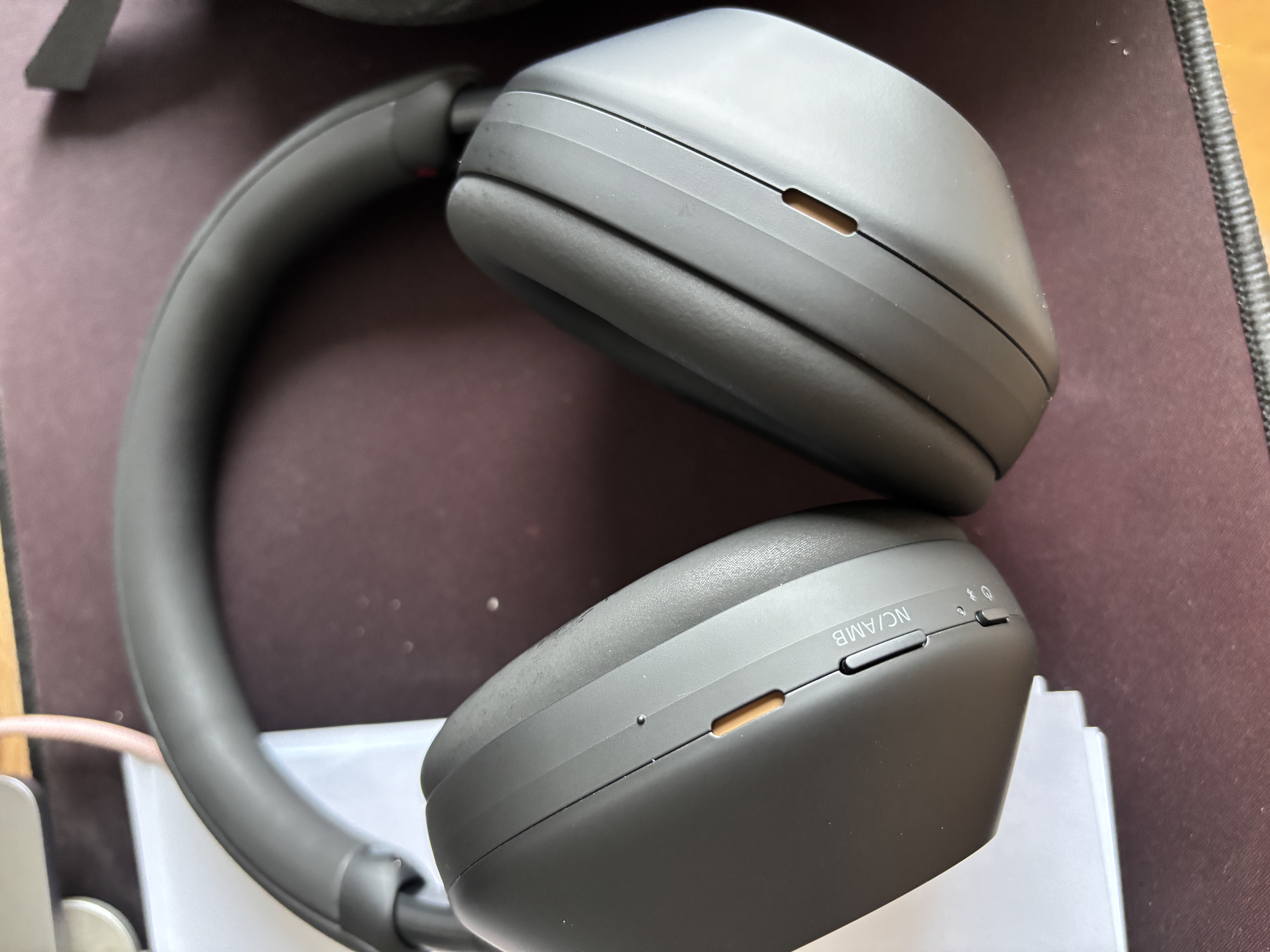 索尼（SONY） WH-1000XM5 头戴式无线降噪蓝牙耳机AI智能降噪 高解析度1000XM4升级款 游戏学习笔记本电脑通用 黑色 实拍图