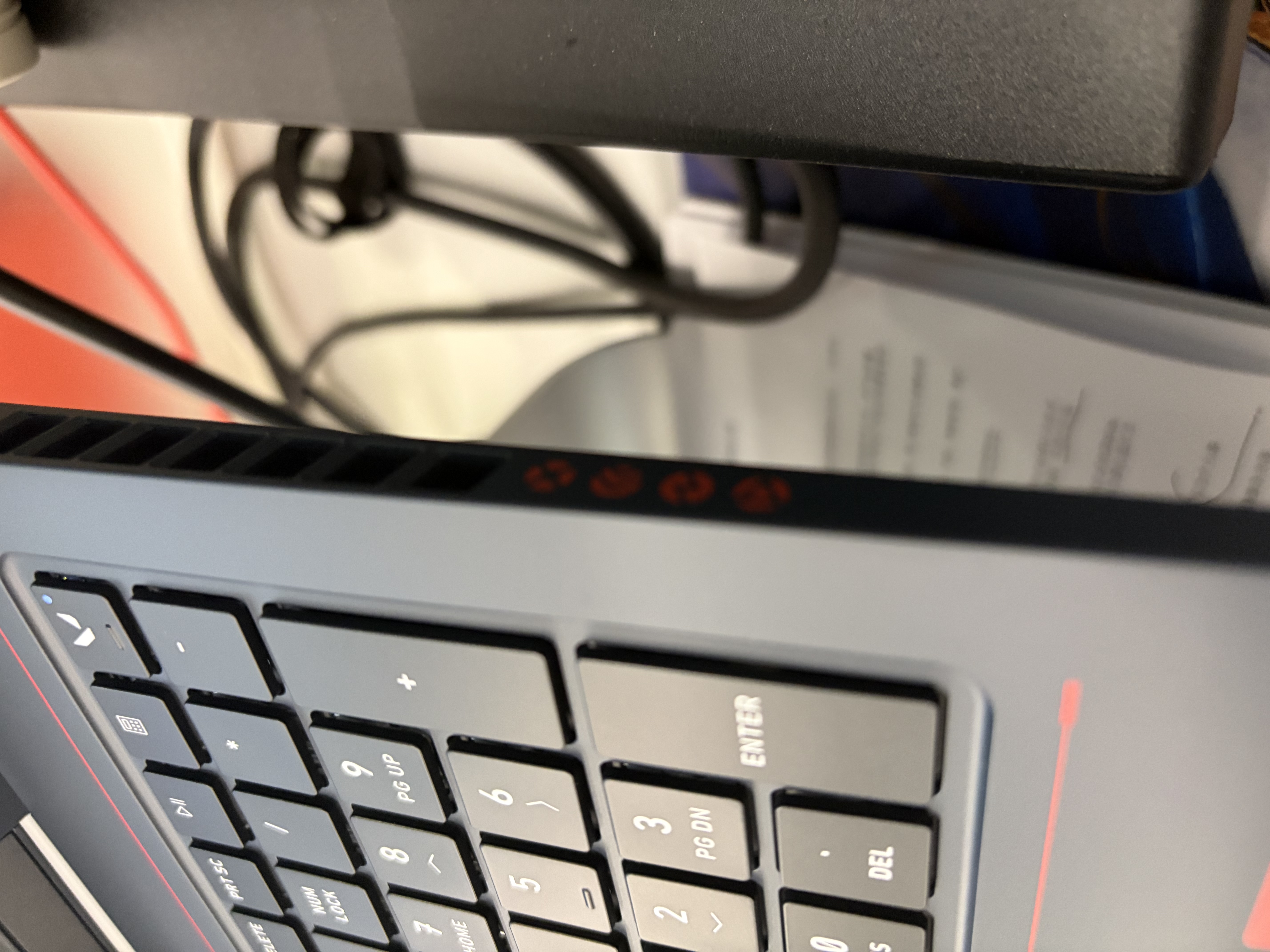 惠普（HP）HyperX暗影精灵PRO 16无畏契约玩家典藏版游戏本笔记本电脑R9-9955HX RTX5060 16G 1T QHD 240Hz 实拍图