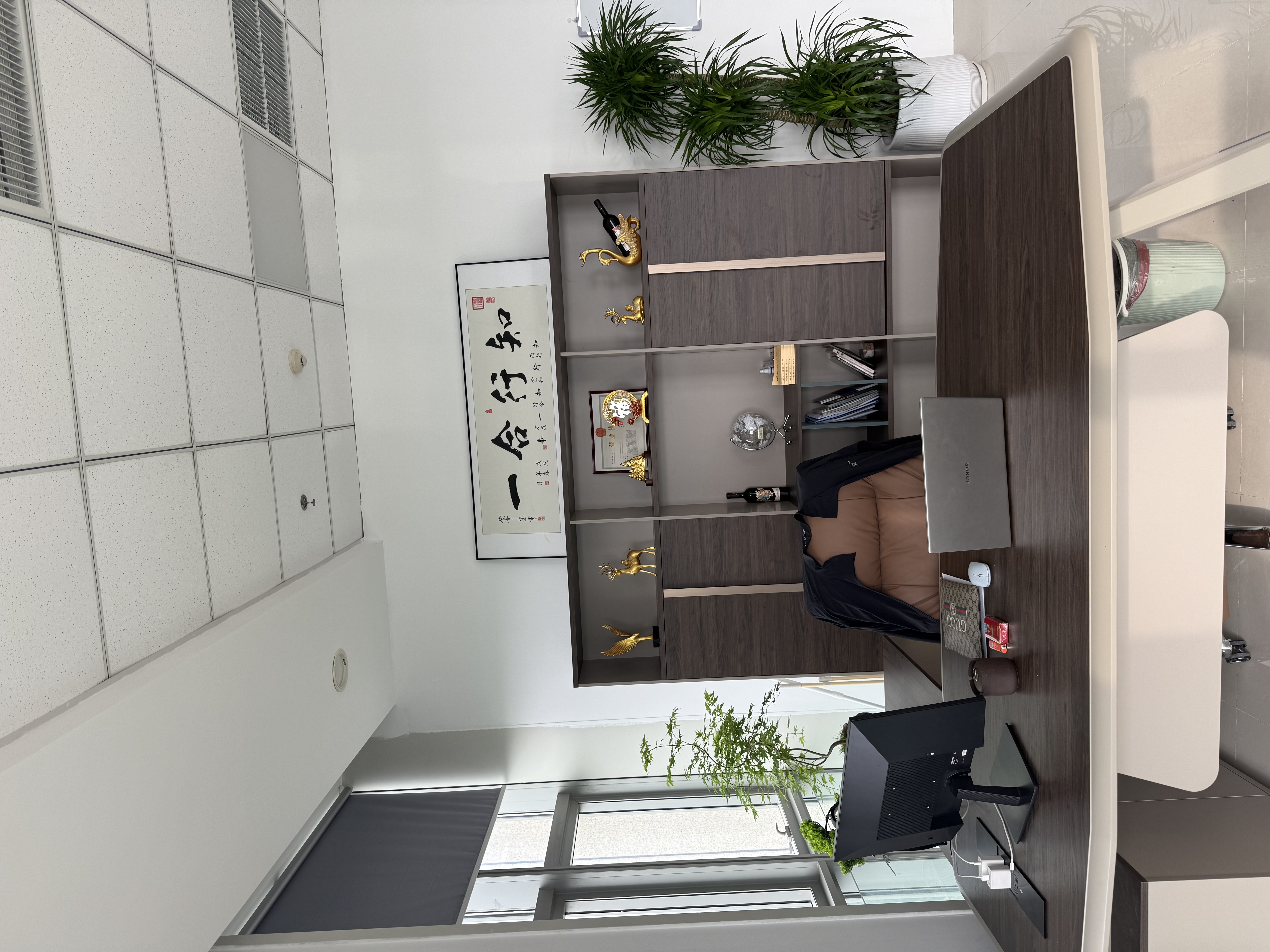 新中式书房装饰画办公室书法横幅挂画茶室背景墙壁画格局励志字画 知行合一03款 150*50 典雅黑铝合金框 钢化水晶 实拍图