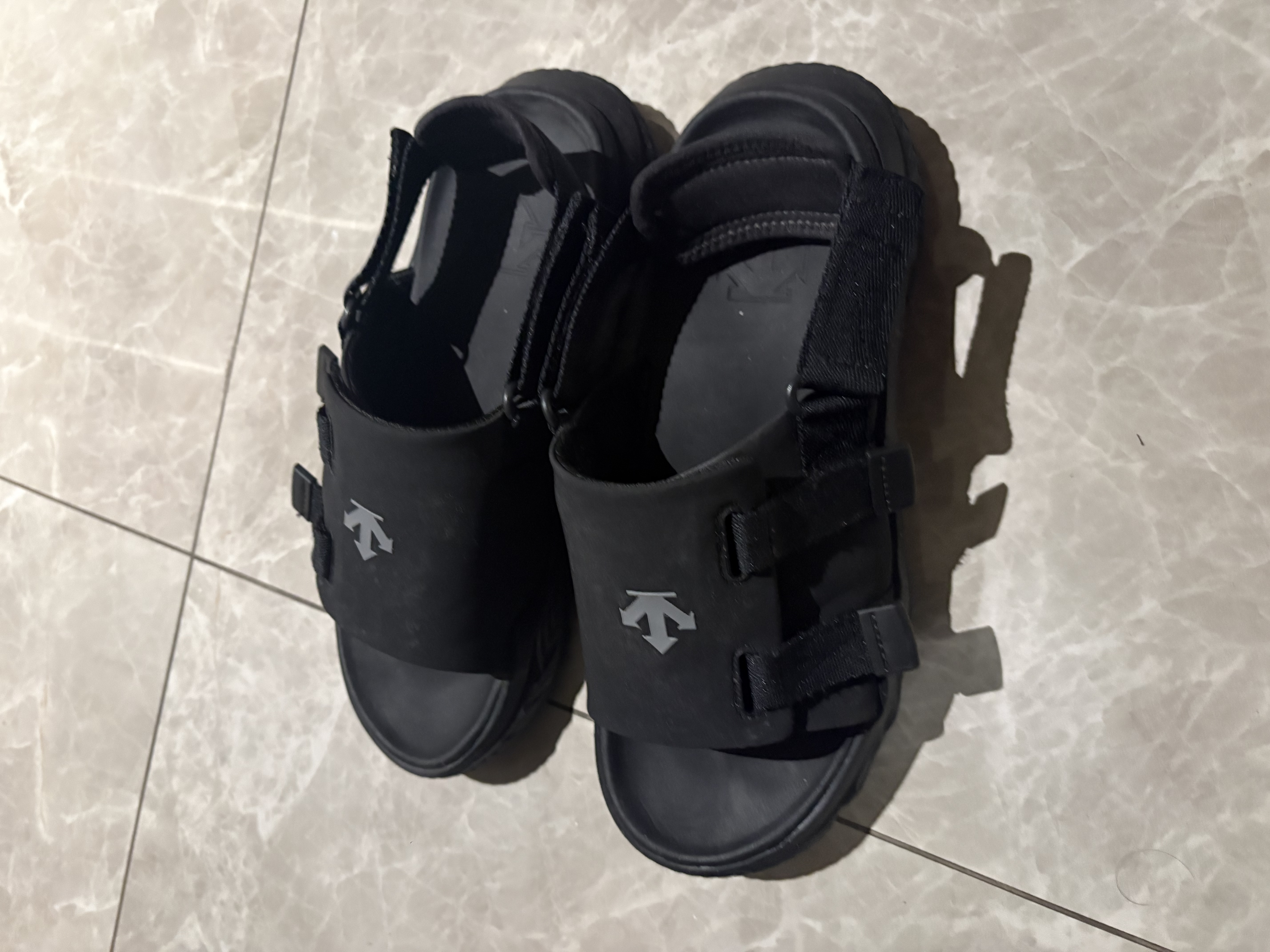 迪桑特（DESCENTE）DELTA系列男女款轻质可拆卸后跟凉鞋溯溪鞋 D6231RSD42-男子-BK-黑色 42 实拍图