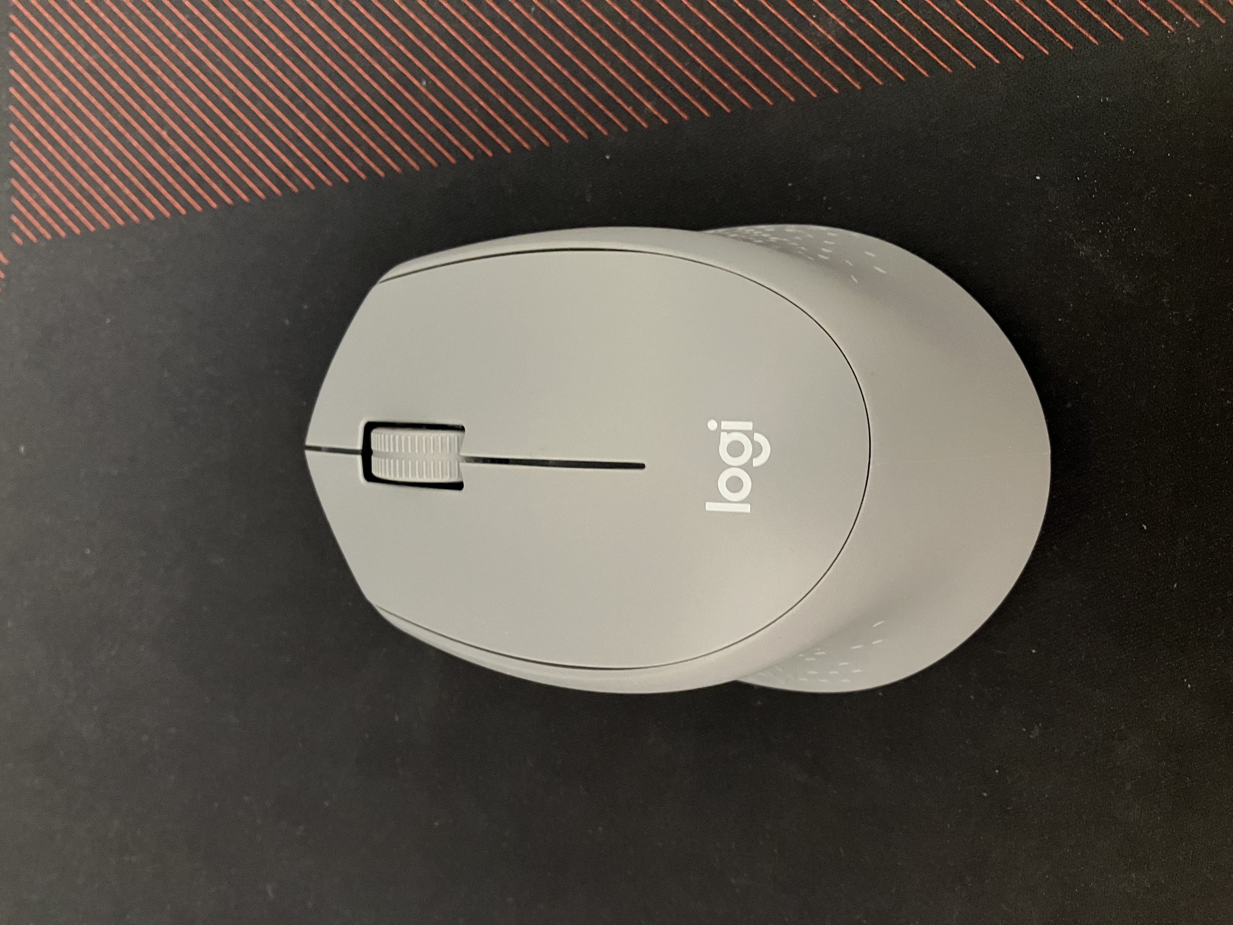 罗技（Logitech）M330无线鼠标 商务办公无线静音鼠标电池 右手人体工学鼠标Mac笔记本电脑家用鼠标中大手 舒适曲线 灰色 实拍图