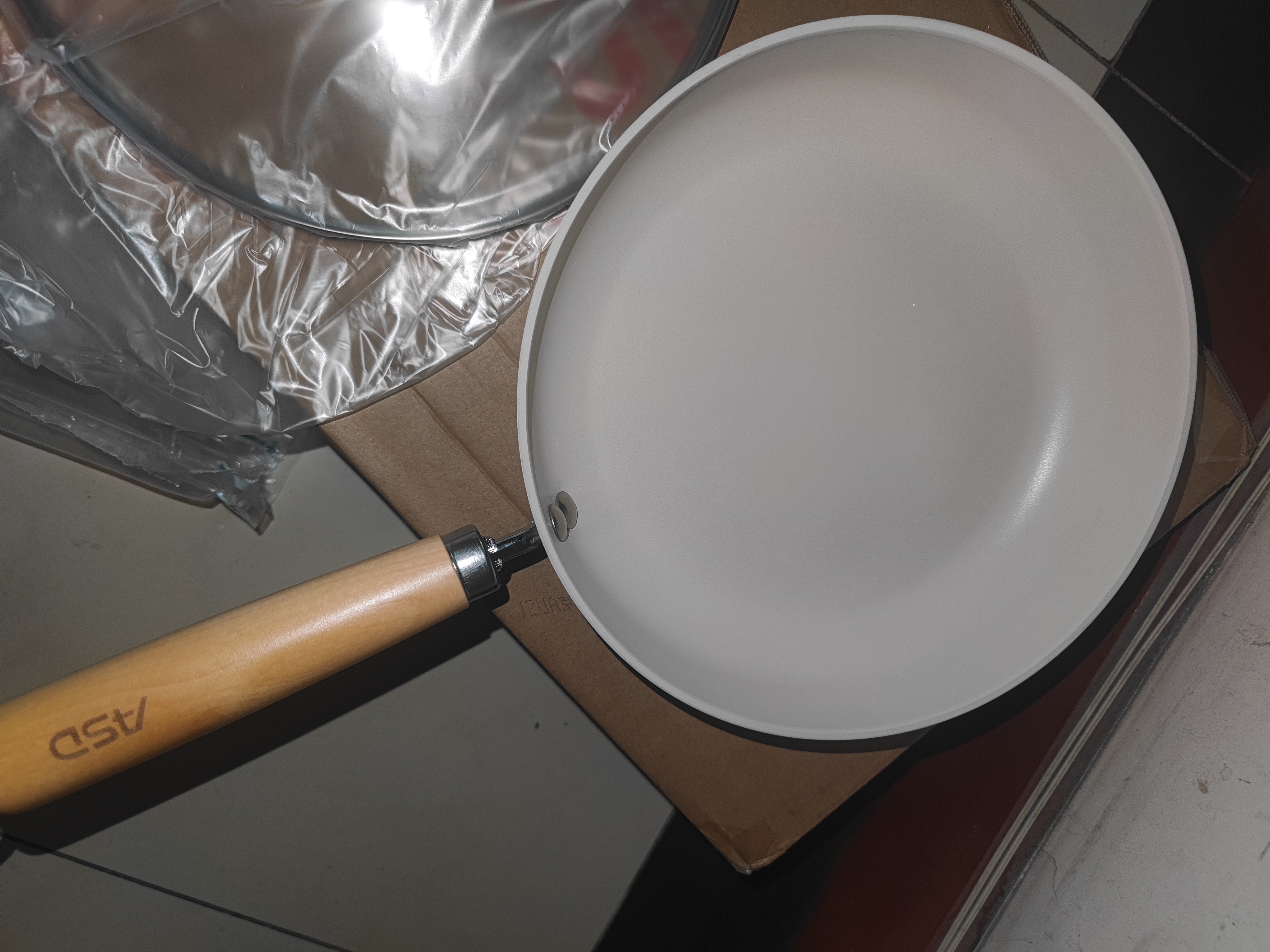 爱仕达陶瓷煎锅平底锅不粘锅家用早餐煎蛋牛排多用小炒锅燃气电磁通用 轻量不粘煎炒锅丨带盖丨 24cm 实拍图