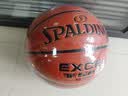 斯伯丁（SPALDING）新年限定礼盒套装7号室内外PU篮球76-797YXMAS 实拍图