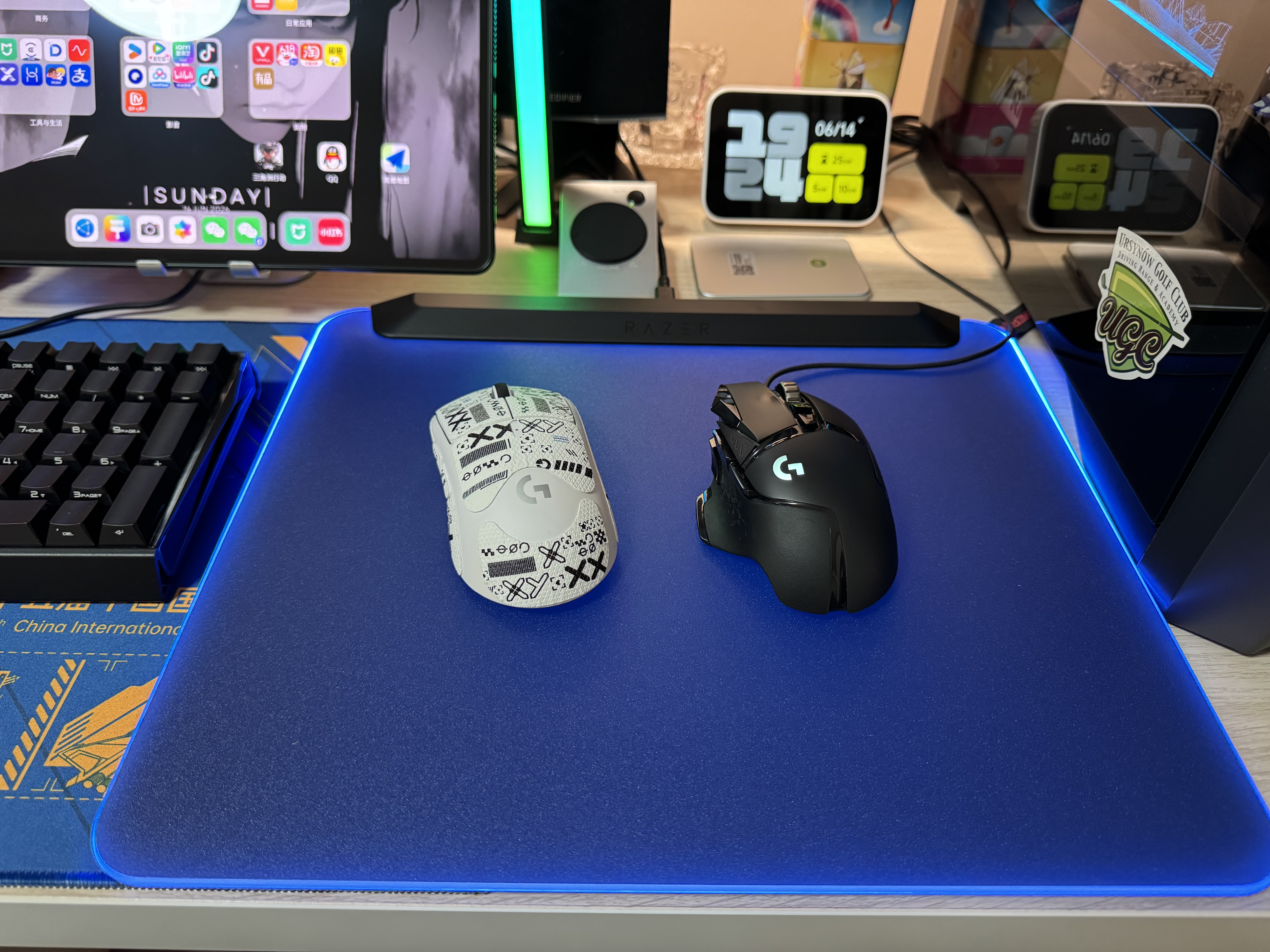 雷蛇（Razer）烈焰神虫V2专业版鼠标垫 RGB幻彩 细致纹理 防滑橡胶底面 黑 实拍图