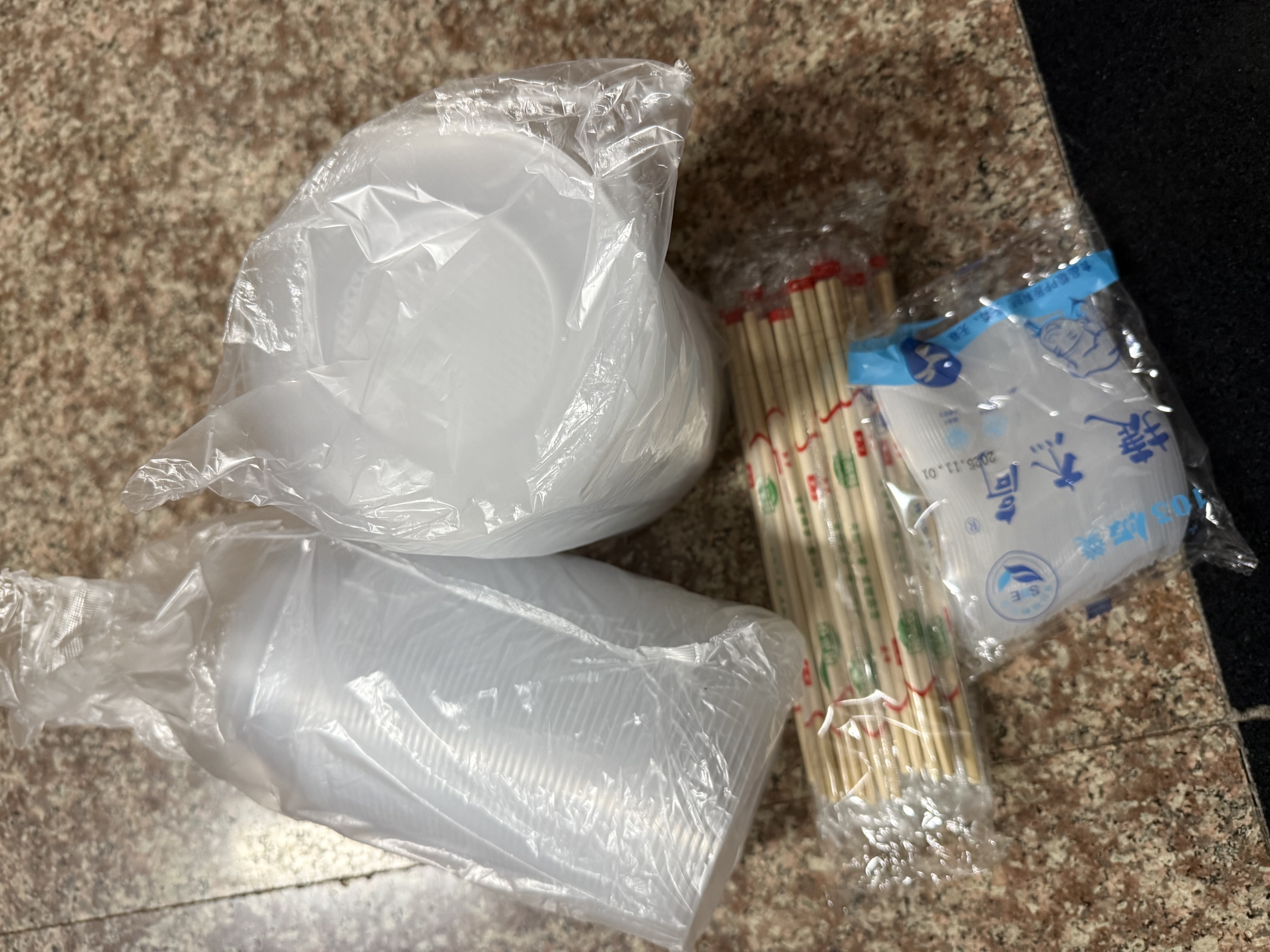 施达森一次性碗外卖快餐盒一次性饭盒餐具套装透明加厚打包盒 300ml带盖50套：适合打包汤/早餐 实拍图