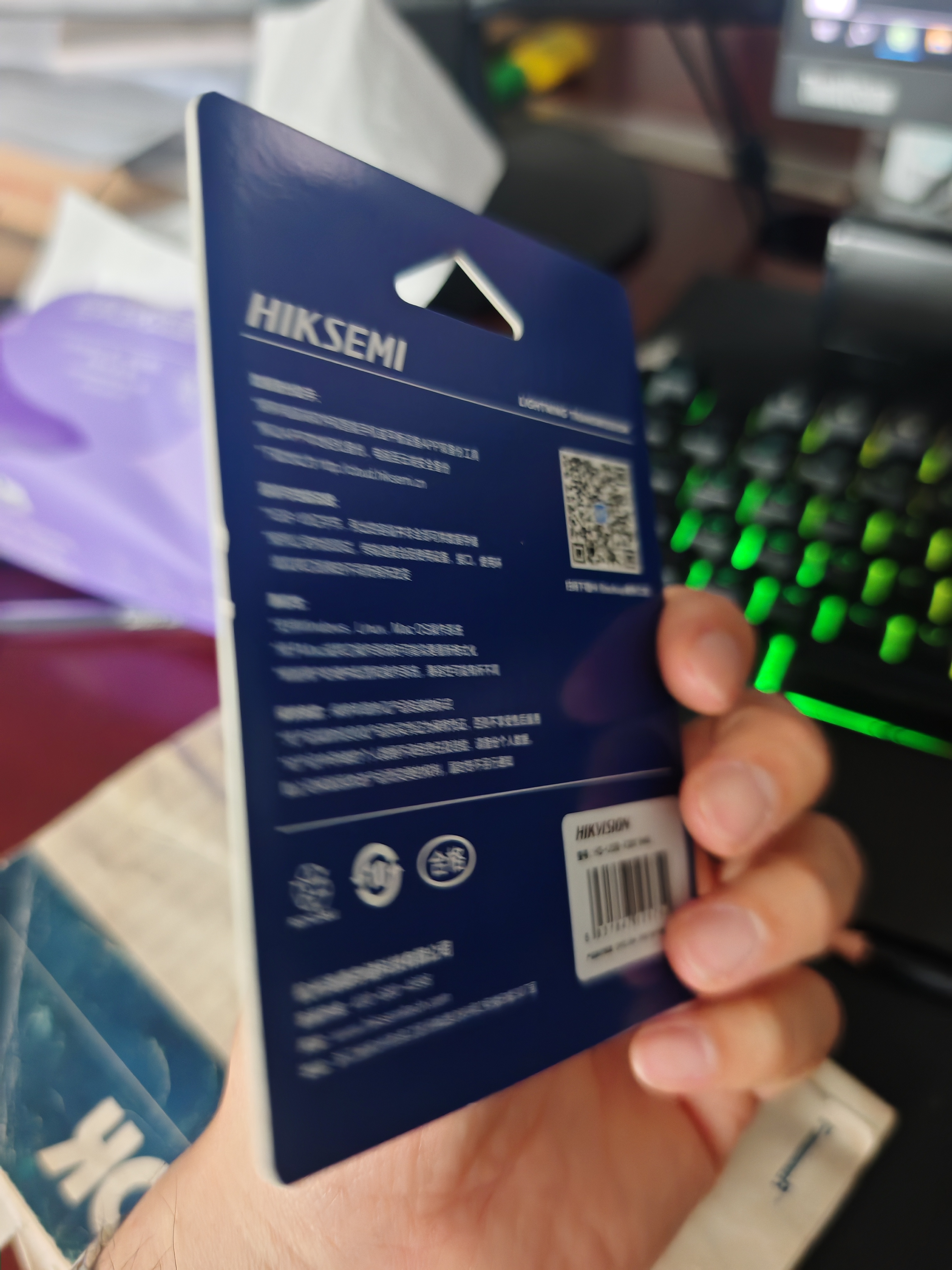海康威视（HIKVISION）128GB USB3.2 U盘 R33 工作指示灯 读速130MB/s 高速移动u盘 适用华为电脑商务办公学习通用优盘 实拍图