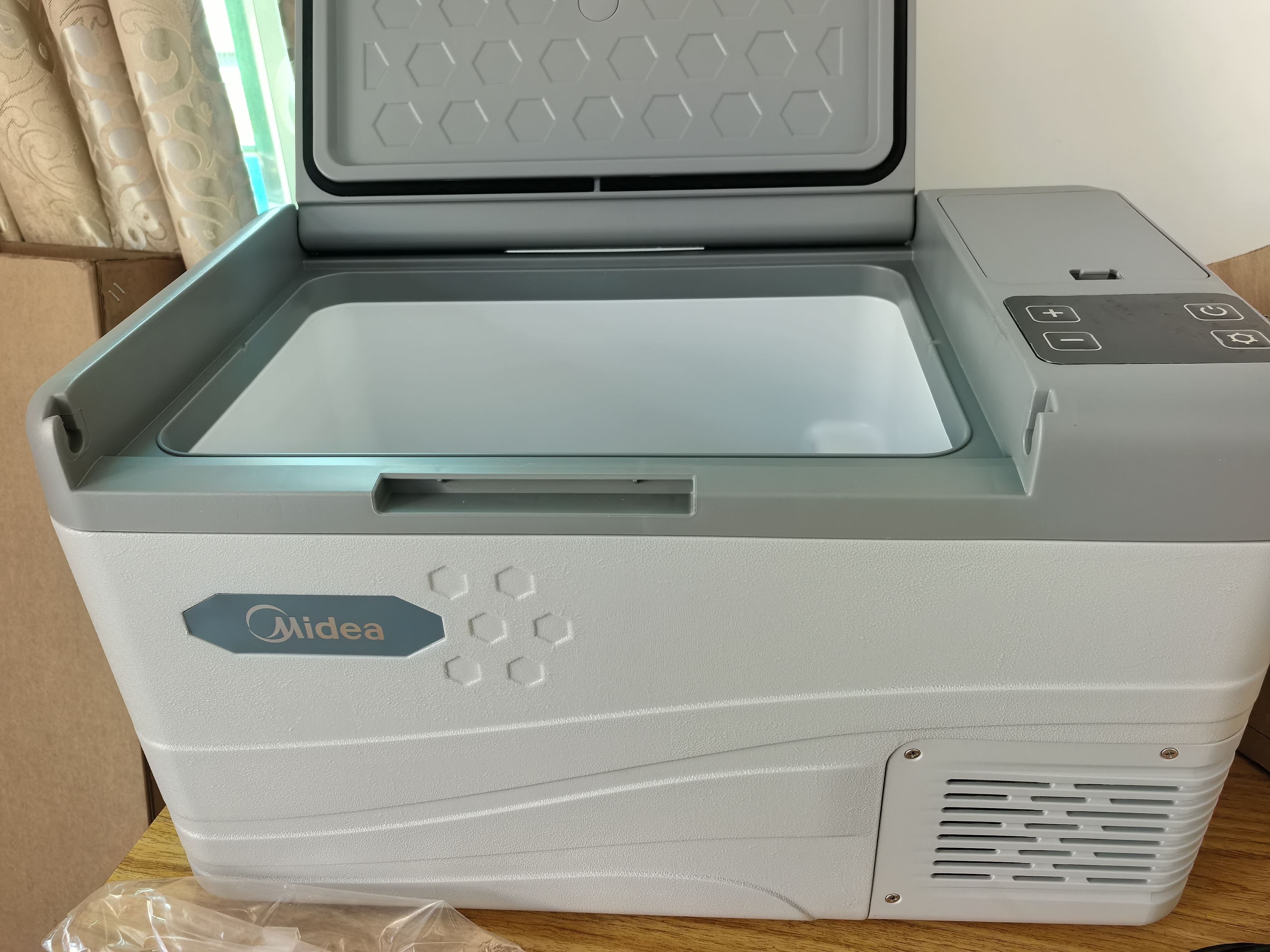 美的（Midea）车载冰箱压缩机车家两用小型汽车宿舍21升迷你快速制冷母乳冰箱 实拍图