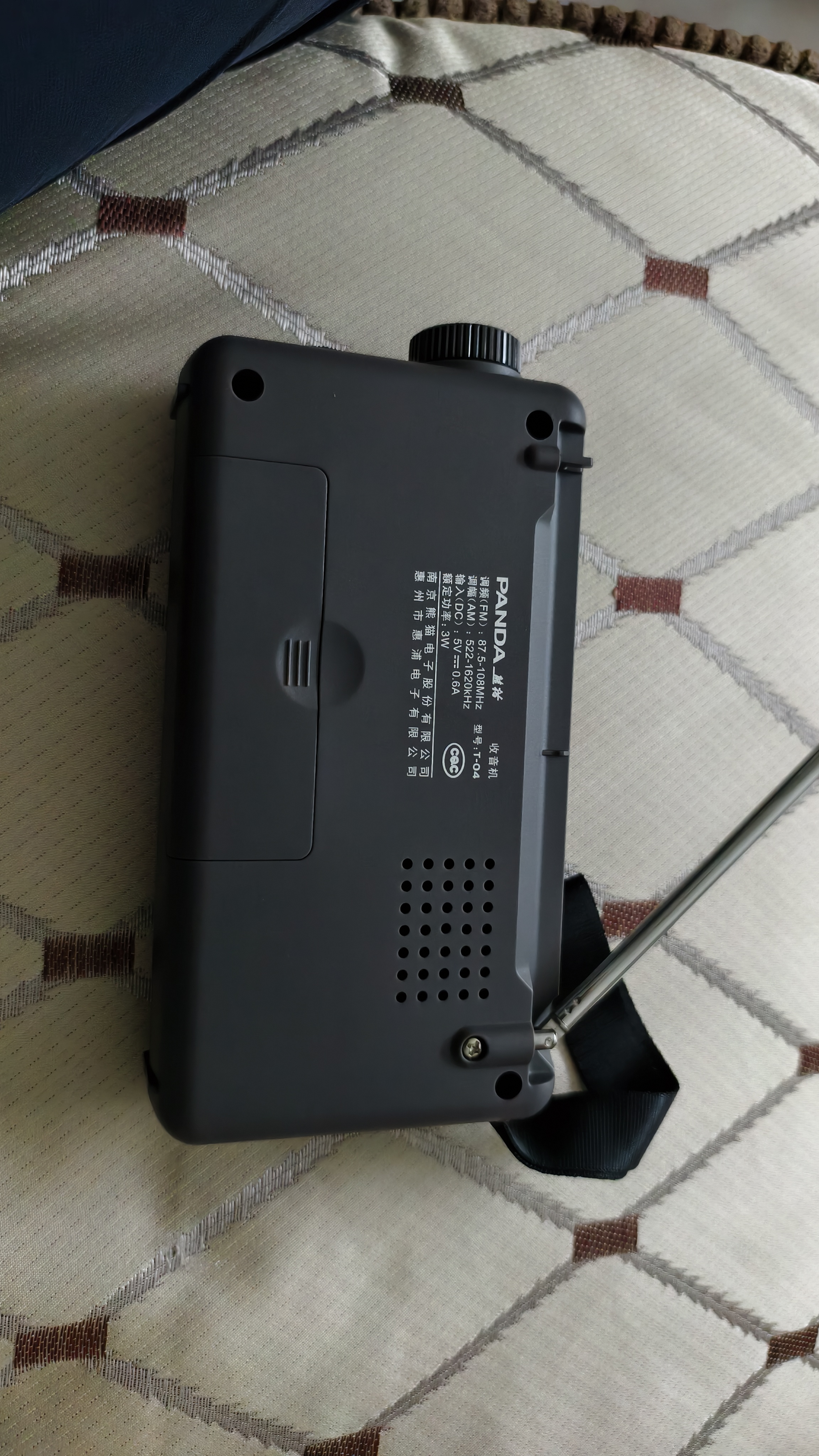 熊猫（PANDA）T-04  便携式老人礼物礼品插TF卡数字显示锂电池充电半导体车载备用收音机（灰色） 实拍图