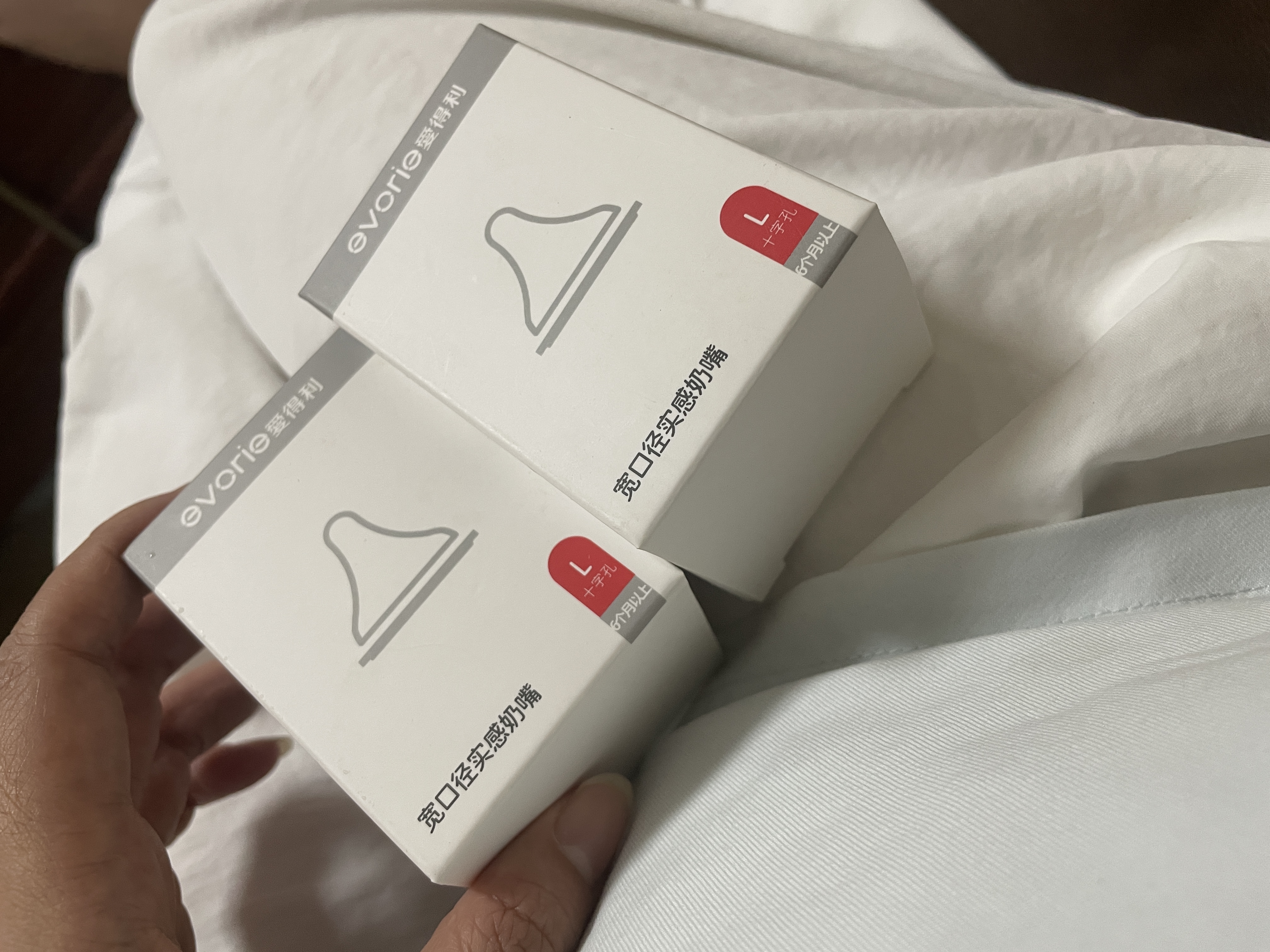 爱得利（evorie）奶嘴 宽口径婴儿奶嘴 实感硅胶奶嘴L号圆孔十字孔随机发货2只装 实拍图