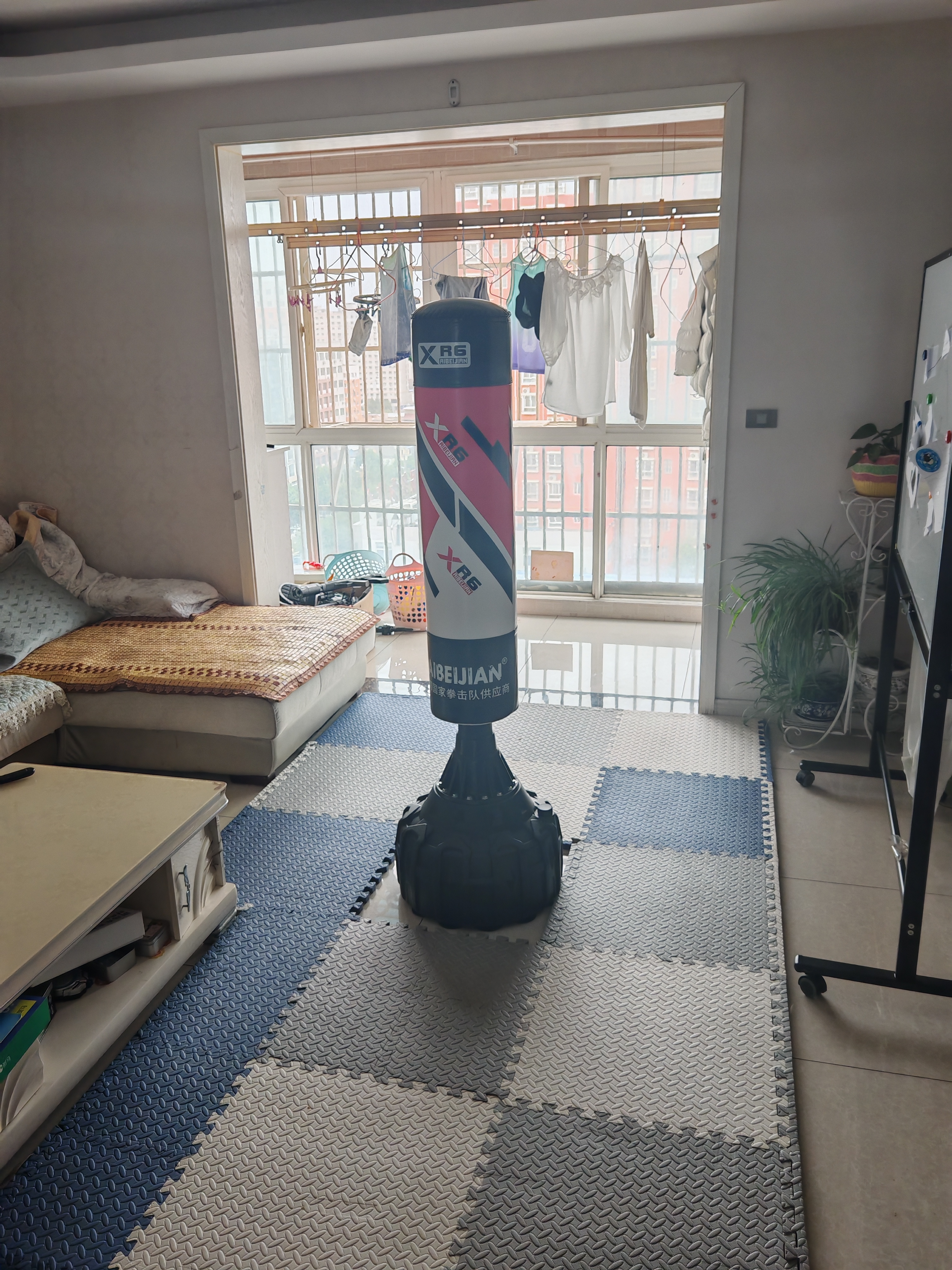 爱倍健（AIBEIJIAN）拳击沙袋散打立式家用成人拳击沙包不倒翁儿童跆拳道拳击训练器材 1.7米创新内胆柔软回弹不变形 实拍图