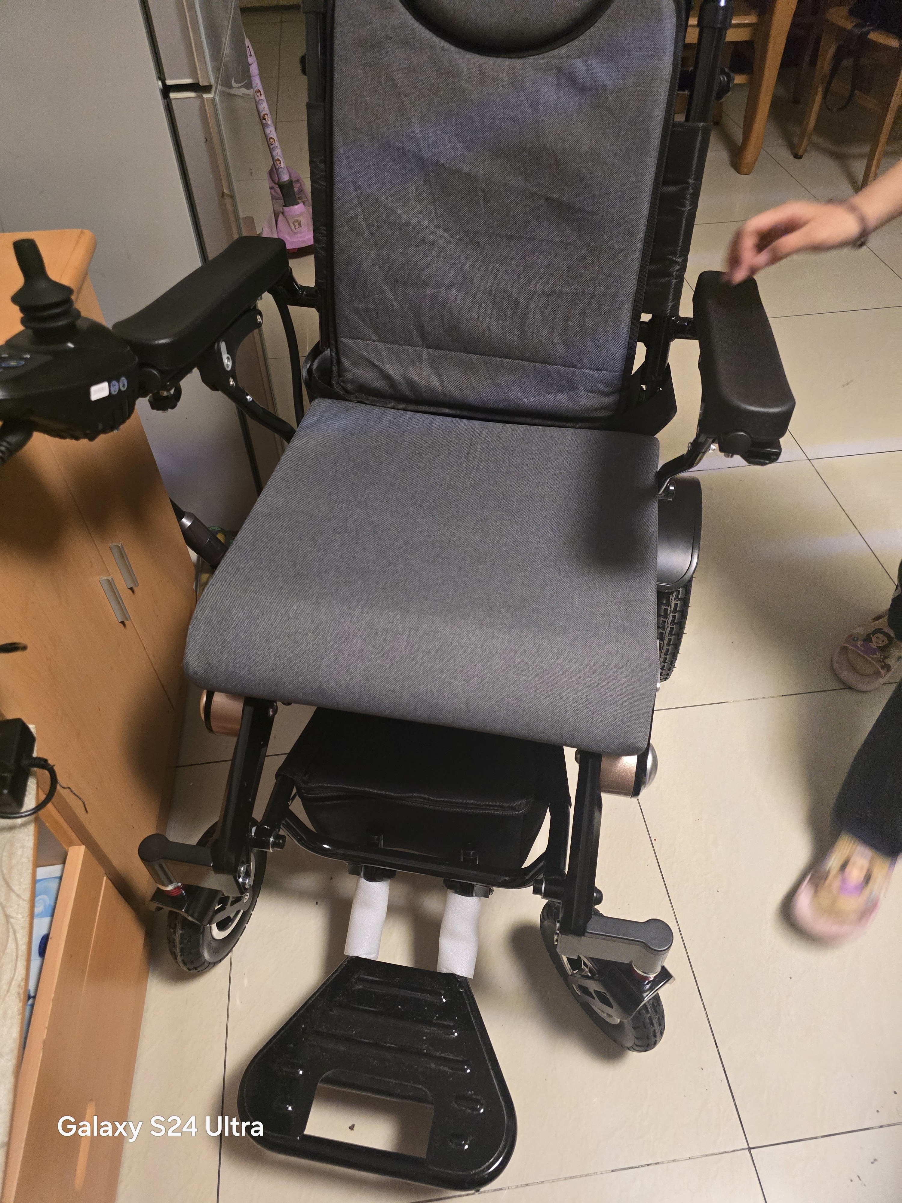 Ainsnbot爱优护电动全地形轮椅可后躺老人专用智能全自动可折叠稳行者730 实拍图