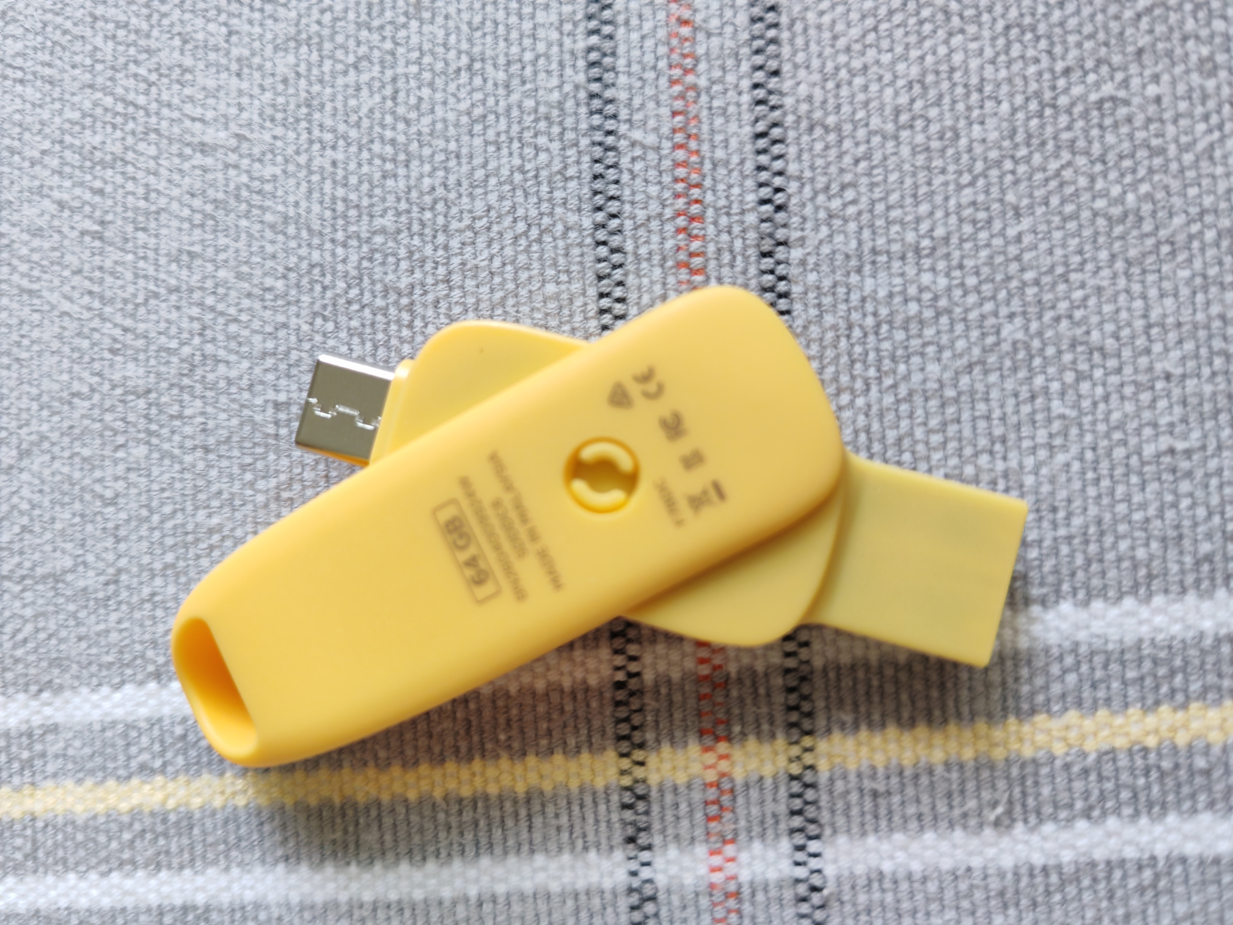 闪迪（SanDisk）64GB Type-C USB3.2 手机U盘DDC6黄色 手机电脑存储盘 双接口大容量优盘 实拍图