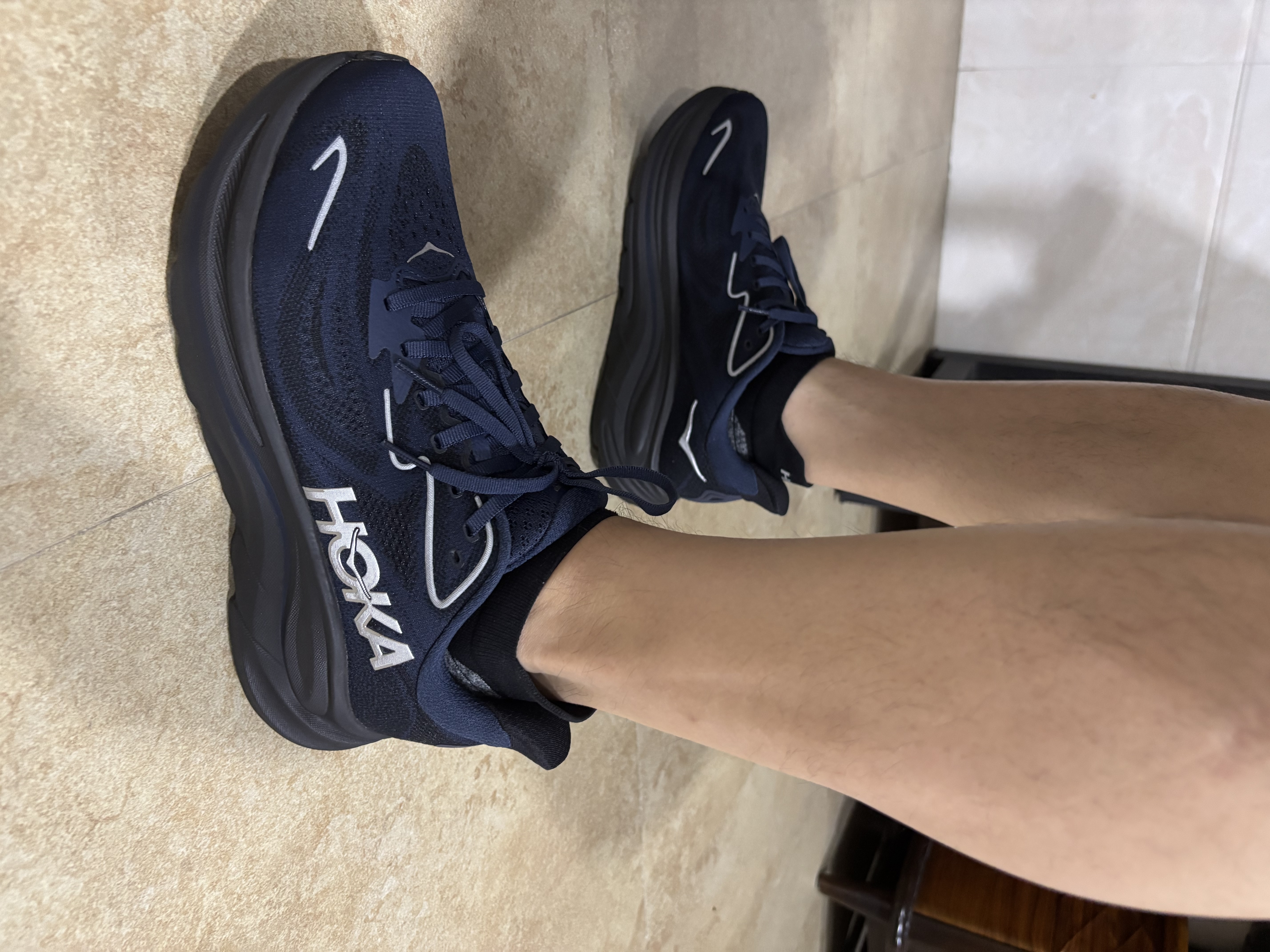 HOKA新款秋季男款克利夫顿 10运动跑步鞋CLIFTON 10轻量支撑回弹耐磨 海军蓝/曜石黑  2025推荐款 41 实拍图