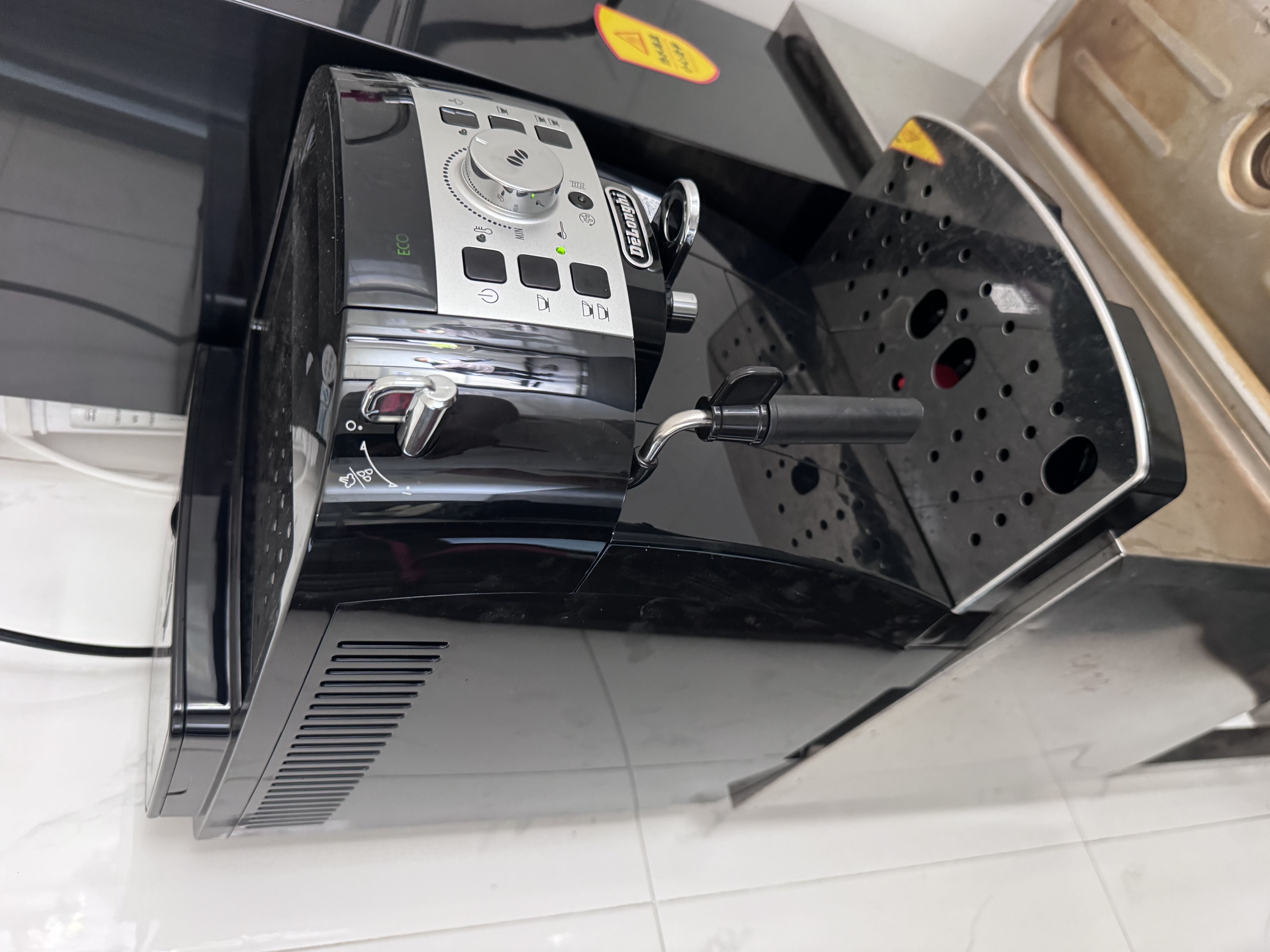 德龙（Delonghi） 意式咖啡机家用全自动研磨一体萃取一键式美式咖啡奶泡机现磨自动清洗洗豆/粉双用ECAM22.110 22.110【黑色】 实拍图