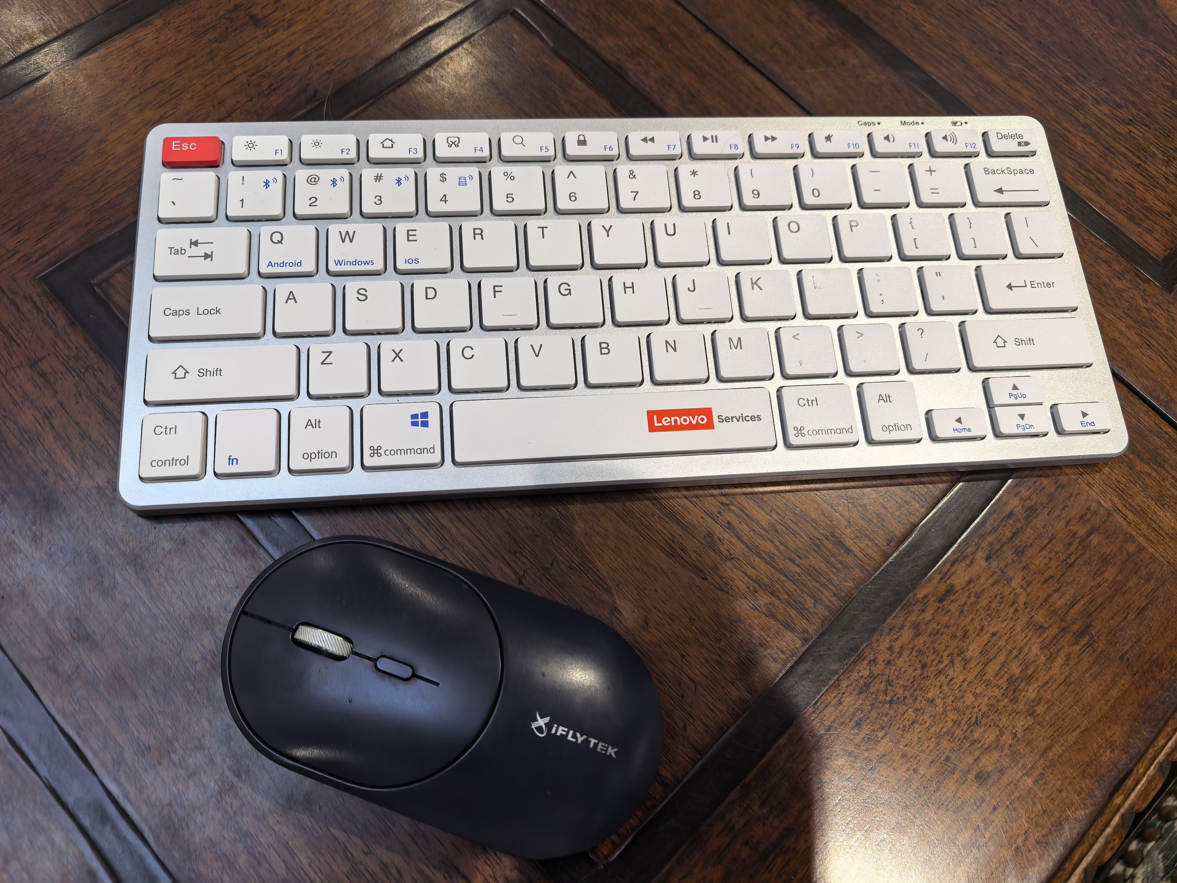 联想（Lenovo）无线蓝牙键盘鼠标套装可充电轻薄便携商务办公电脑iPad平板mac通用剪刀脚无线键盘无线键鼠套装 K211-银白色-单键盘 无线蓝牙双模 实拍图