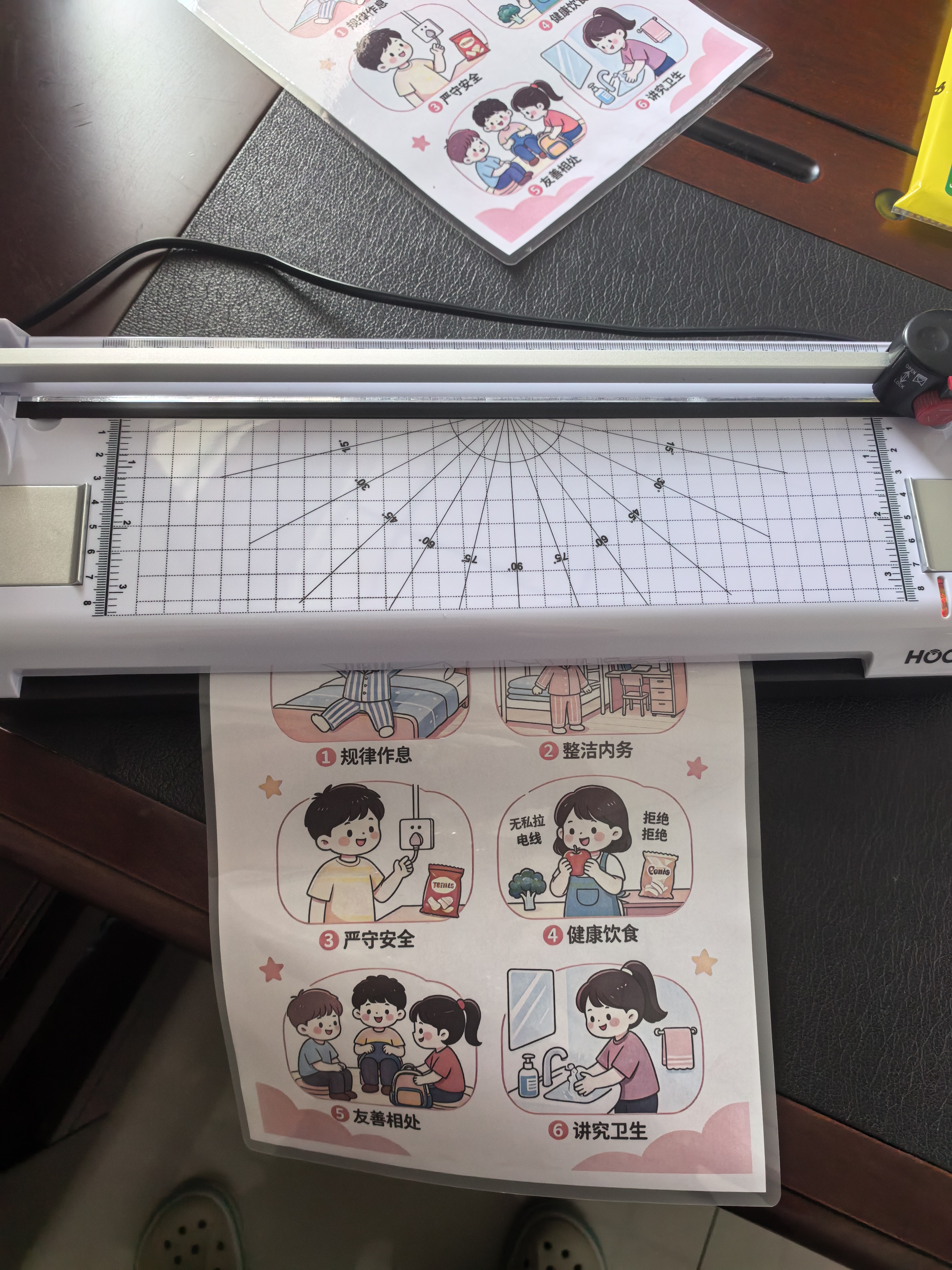 豪艺（HOOYE）A3/A4办公商用塑封机 照片菜单标书文件过塑机 冷裱热裱多功能带裁刀含圆角器 3885白 实拍图