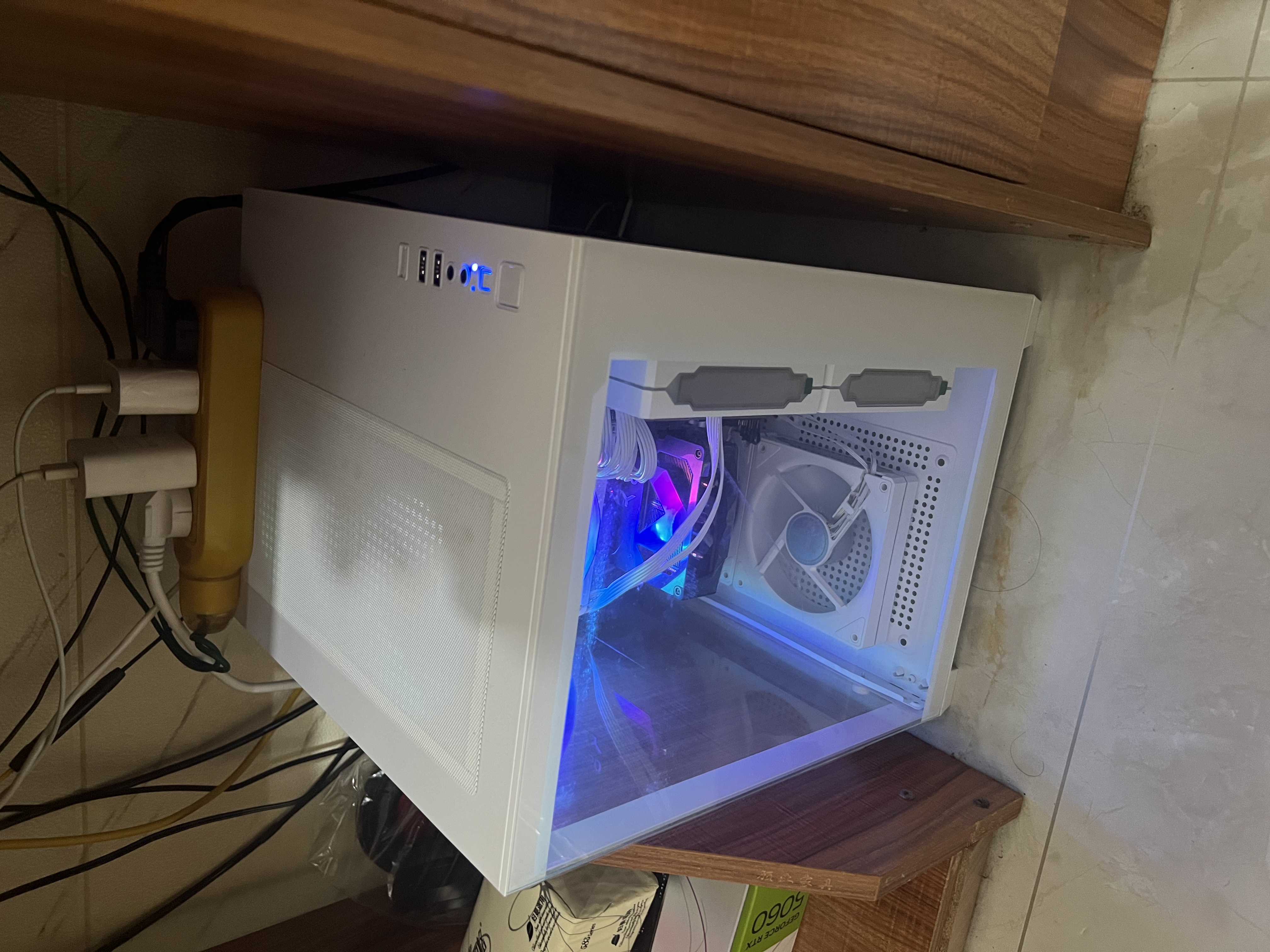 华硕（ASUS）ROG全家桶英特尔酷睿14代i5/i7组装台式机电脑主机5060ti独显游戏电竞商用办公设计水冷整机全套 福利款：14代新款酷睿丨5060独显丨1TB 主机+32英寸高刷护眼显示器 实拍图