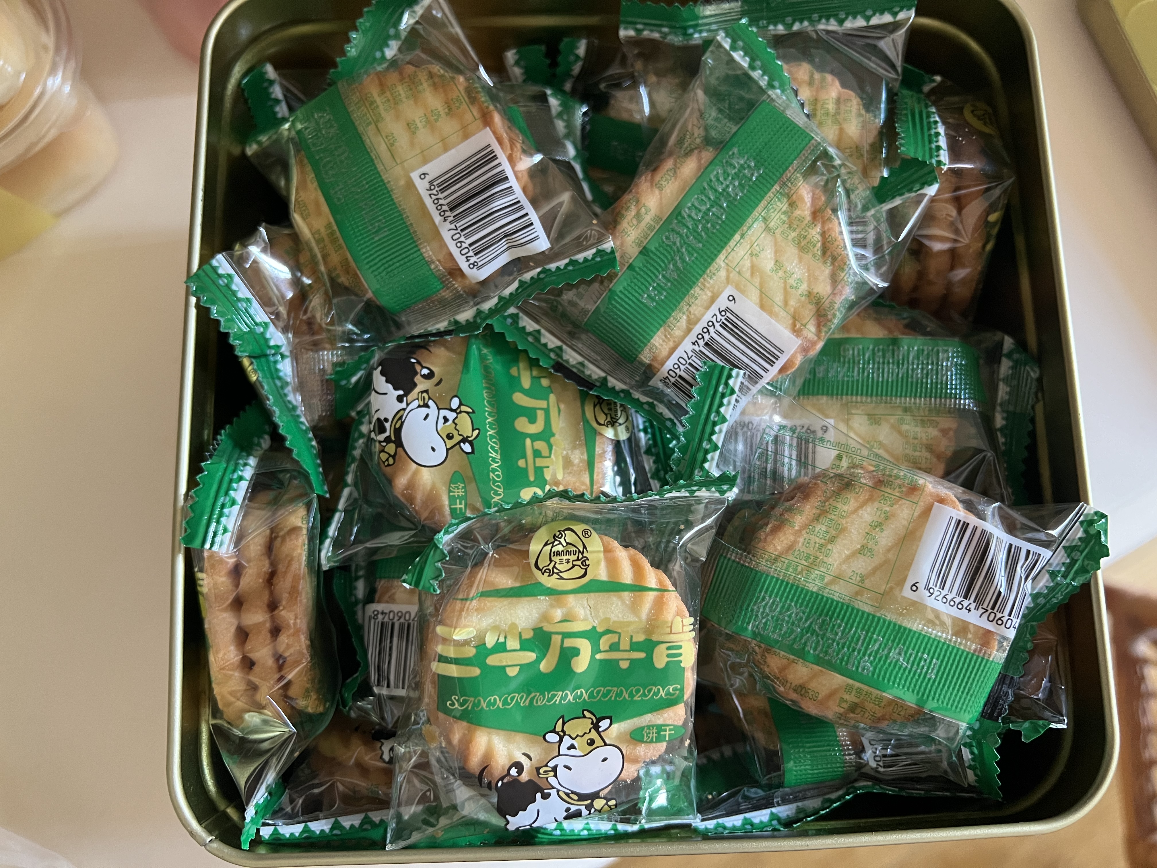 三牛（sanniu）万年青饼干葱香味 办公室休闲零食早餐小吃点心 内含独立小包装 万年青2250g 实拍图