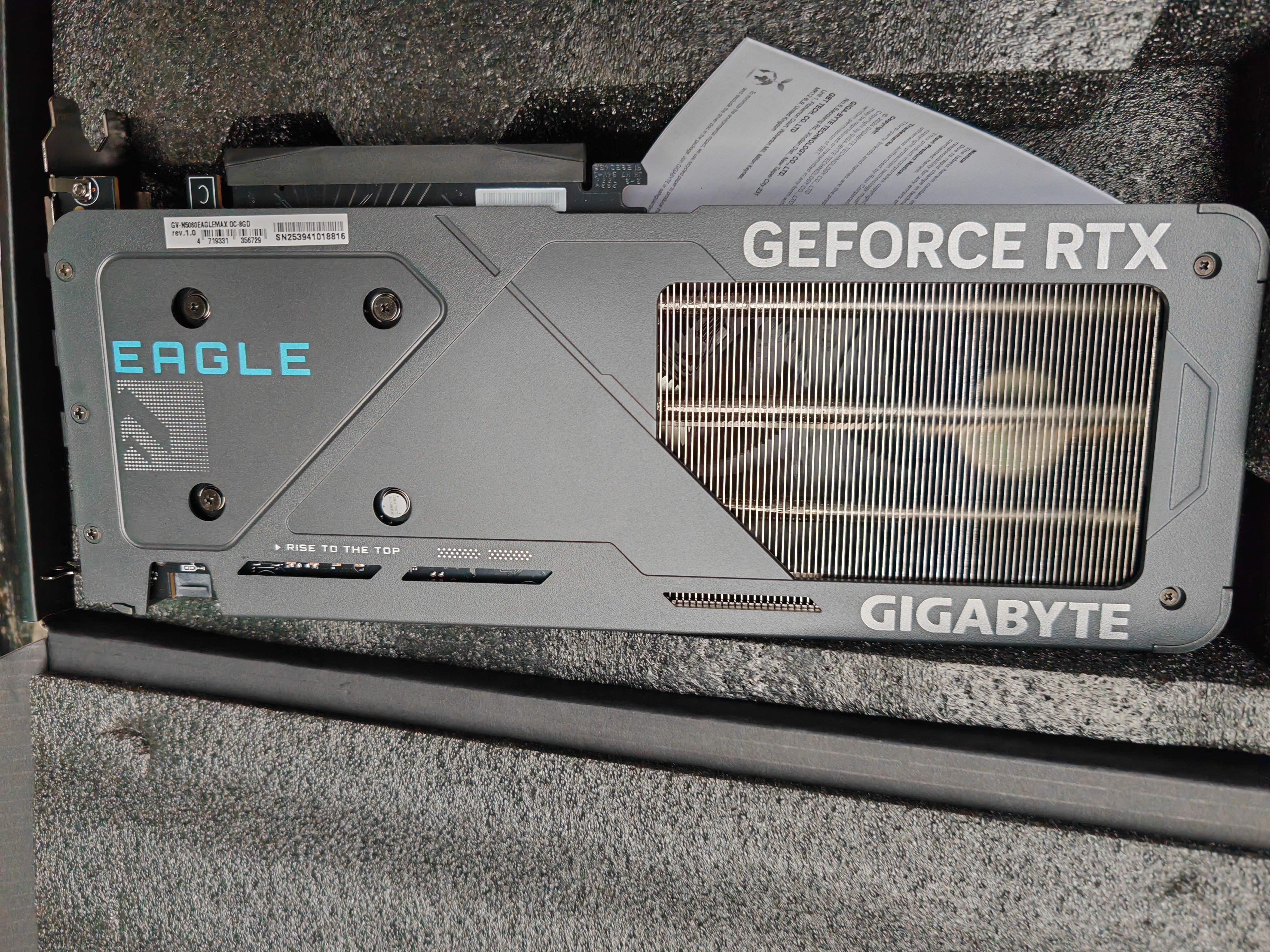 技嘉（GIGABYTE）5060 8G显卡 猎鹰MAX GeForce RTX 5060 Eagle MAX OC 8G DLSS4游戏设计OpenClaw龙虾本地部署显卡 实拍图