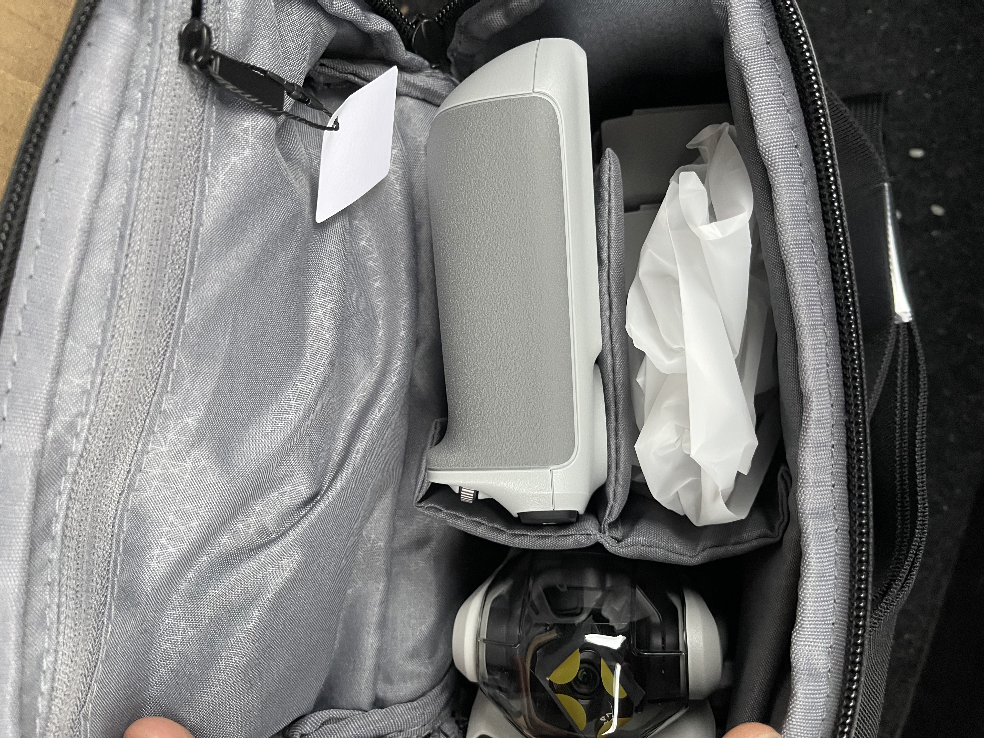 大疆（DJI）Mini 3 无人机航拍高清图传专业迷你3新手入门级无人机智能长续航10公里遥控飞机带屏遥控器便携 畅飞套装（带屏遥控器版 三电） 官方标配 赠品礼包1【收纳包 镜头膜 保护罩 等】 实拍图