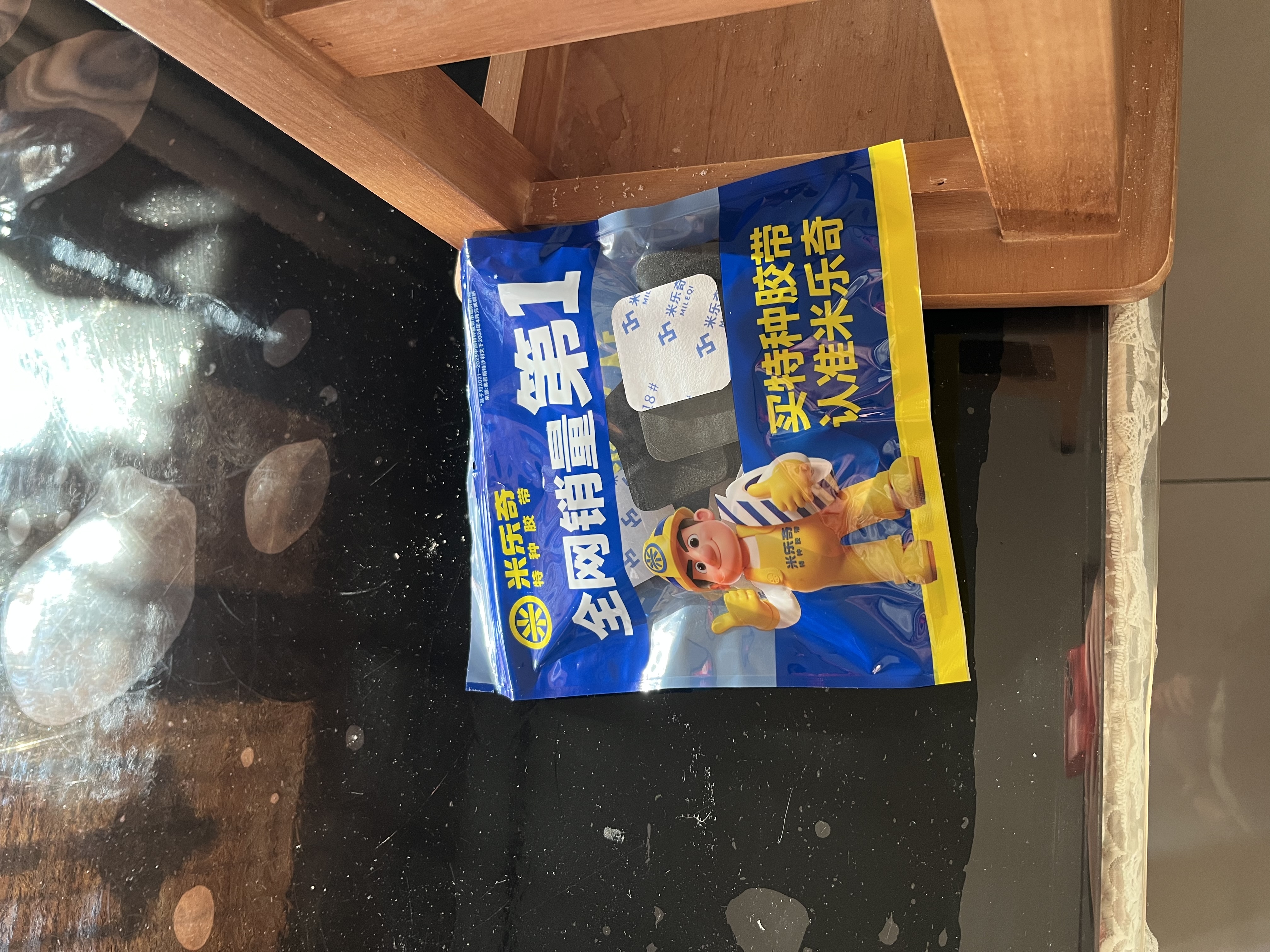 米乐奇家具脚防滑贴桌脚垫静音耐磨沙发桌椅地板防刮桌腿保护套凳子脚垫 黑色【加厚5mm】 方形40mm宽*40mm长(20片) 实拍图