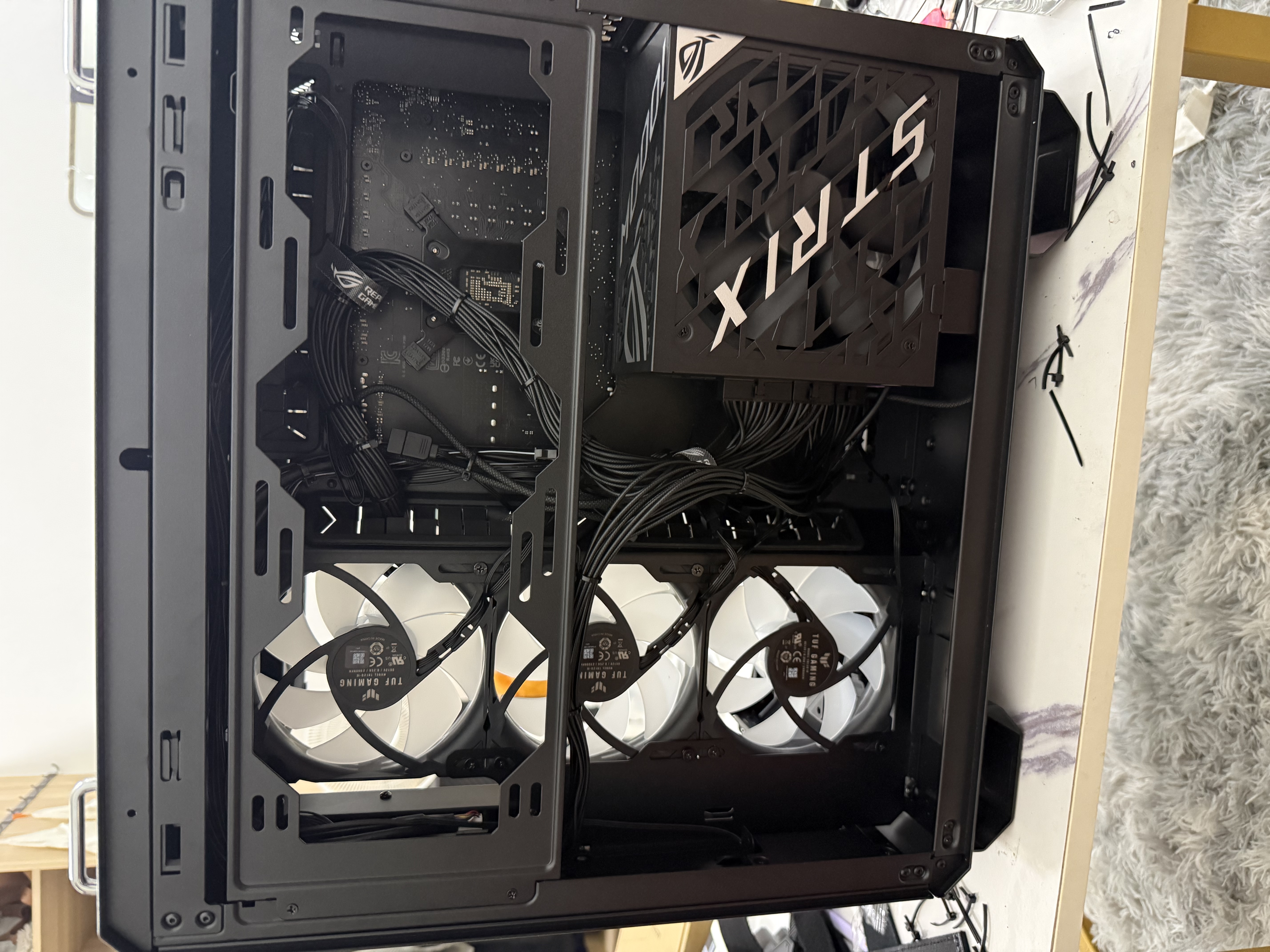 华硕ROG 白金雷鹰1000W 氮化镓电源 ATX3/显卡优先稳压/全日系电容/全模组/适配40/50系显卡 实拍图
