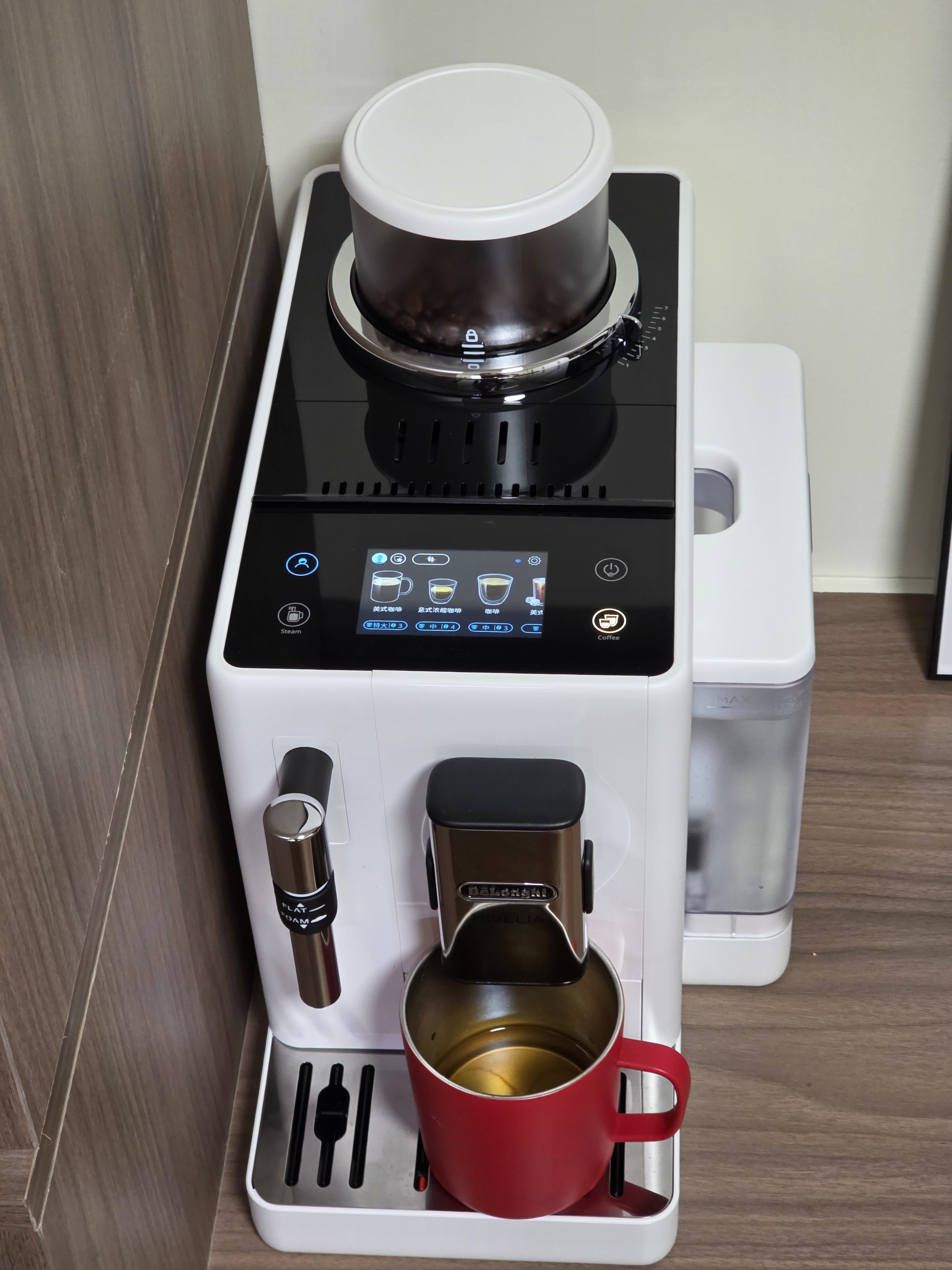 德龙（Delonghi）全自动咖啡机家用意式可拆豆仓19BAR泵压美式豆粉两用13档研磨欧洲进口手动奶泡R5入门黑咖版 R3 .W白月光 操作简便 一键咖啡菜单 开关机自动清洗 实拍图