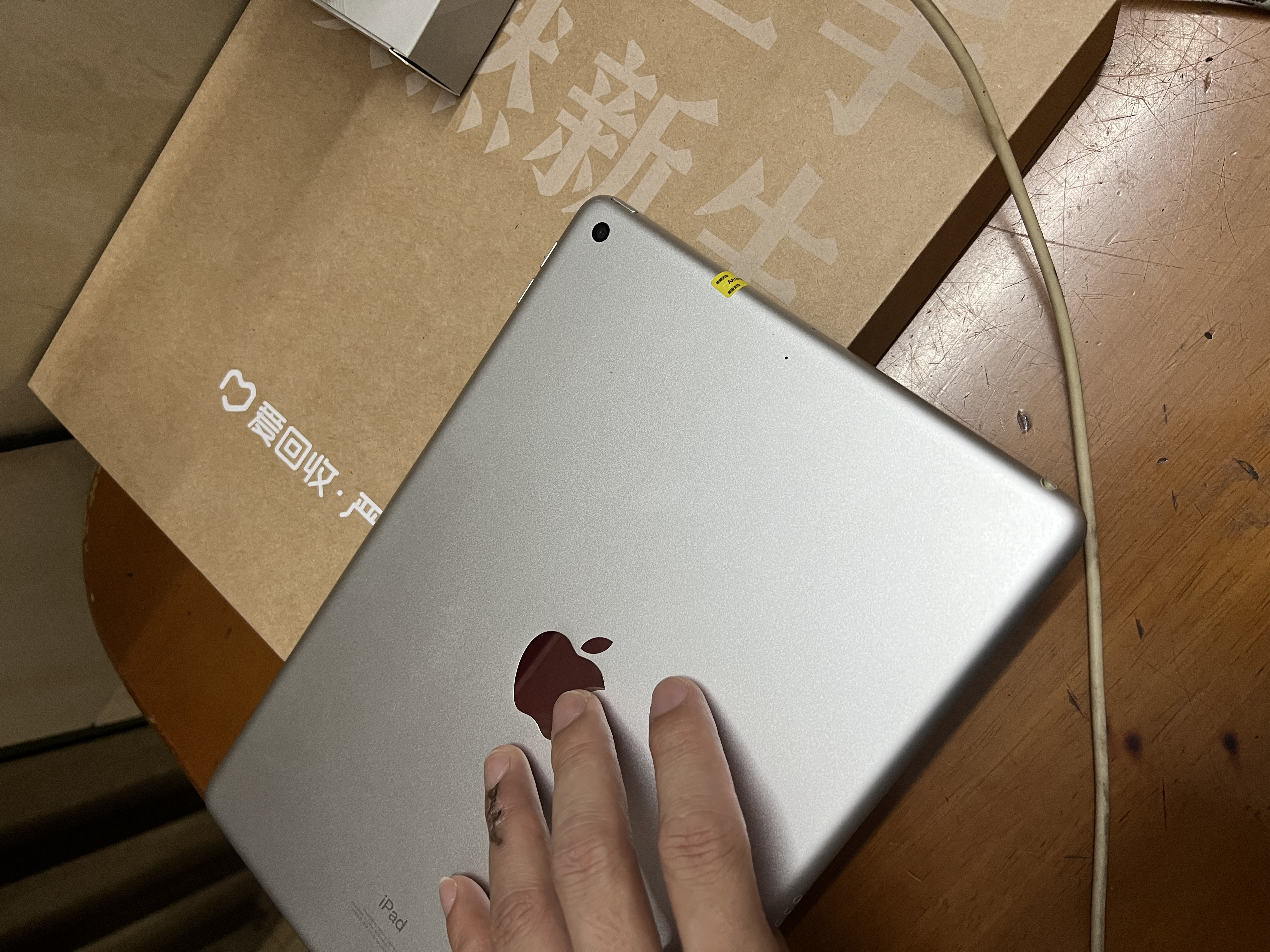 Apple 苹果平板电脑 iPad 9代 10.2英寸 2021款 娱乐学习二手平板电脑 银色  64G WiFi 实拍图