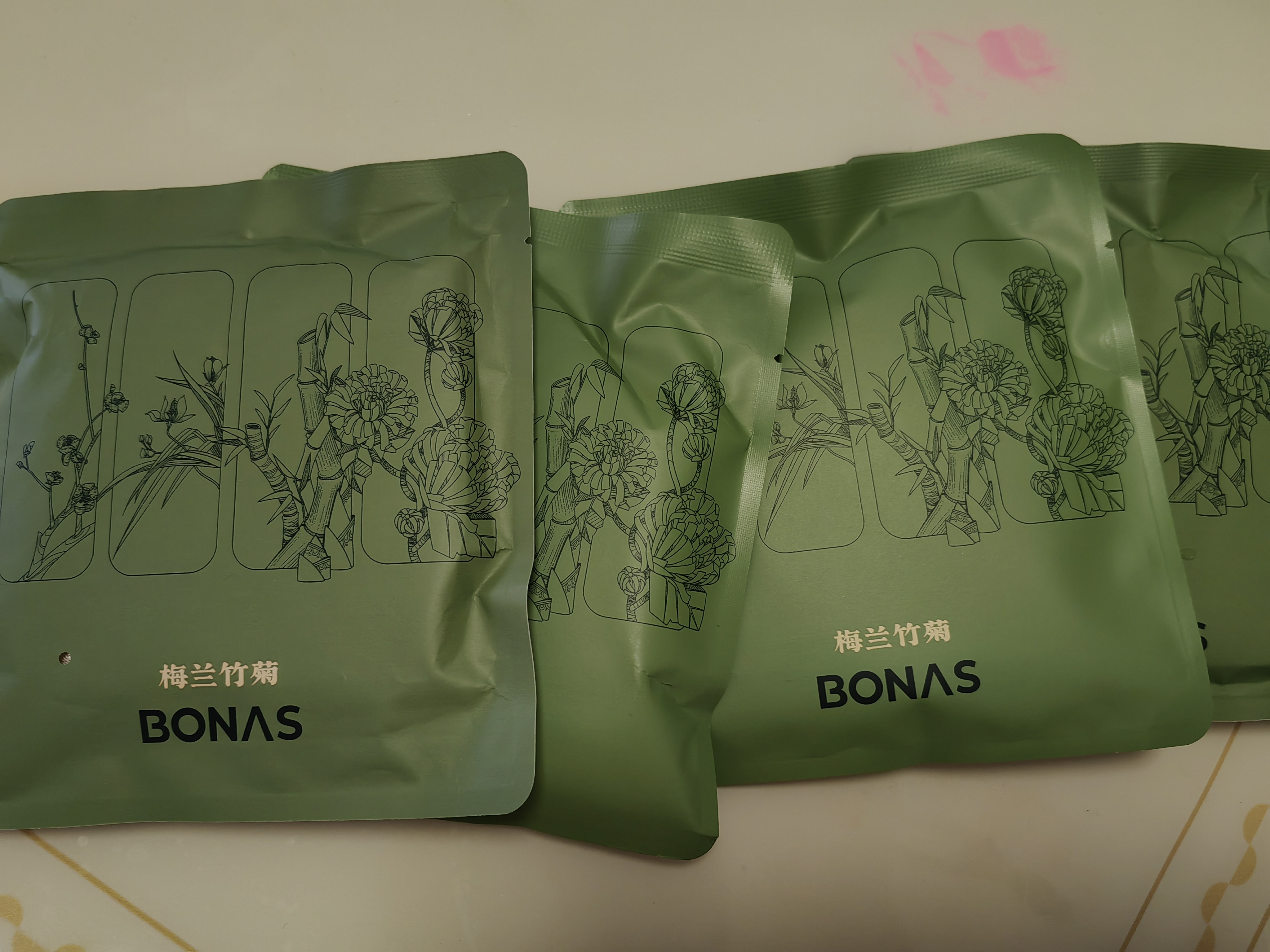 宝娜斯新中式内裤中高腰无痕新国风蕾丝性感10A抗菌桑蚕丝裆加长大码薄 月白+浅紫+檀香肤 （送同款1条） XL 【建议120-150斤】 实拍图