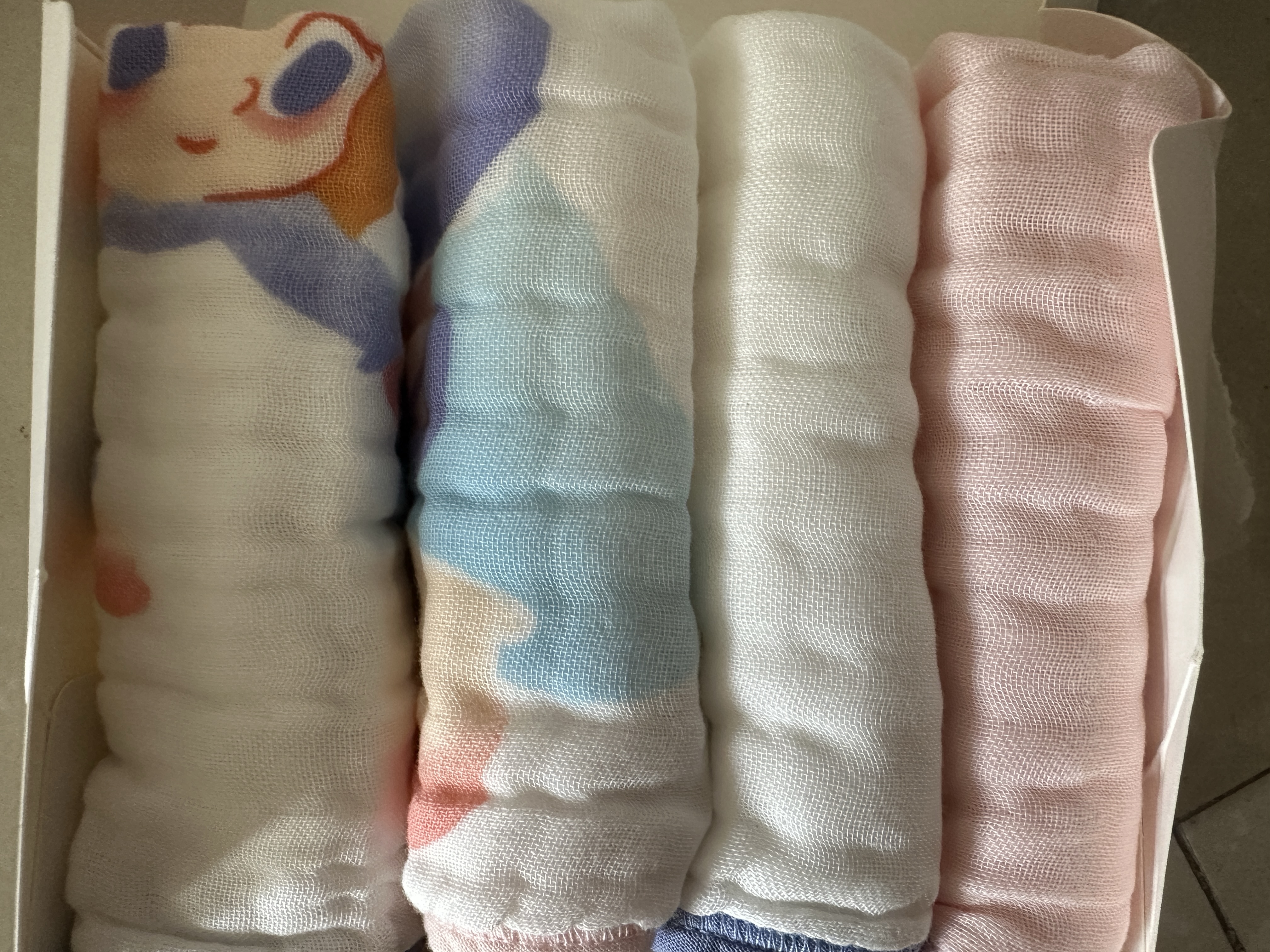 全棉时代婴儿口水巾儿童小毛巾抗菌防螨纯棉纱布手帕30*30cm爱丽丝4条/盒 实拍图