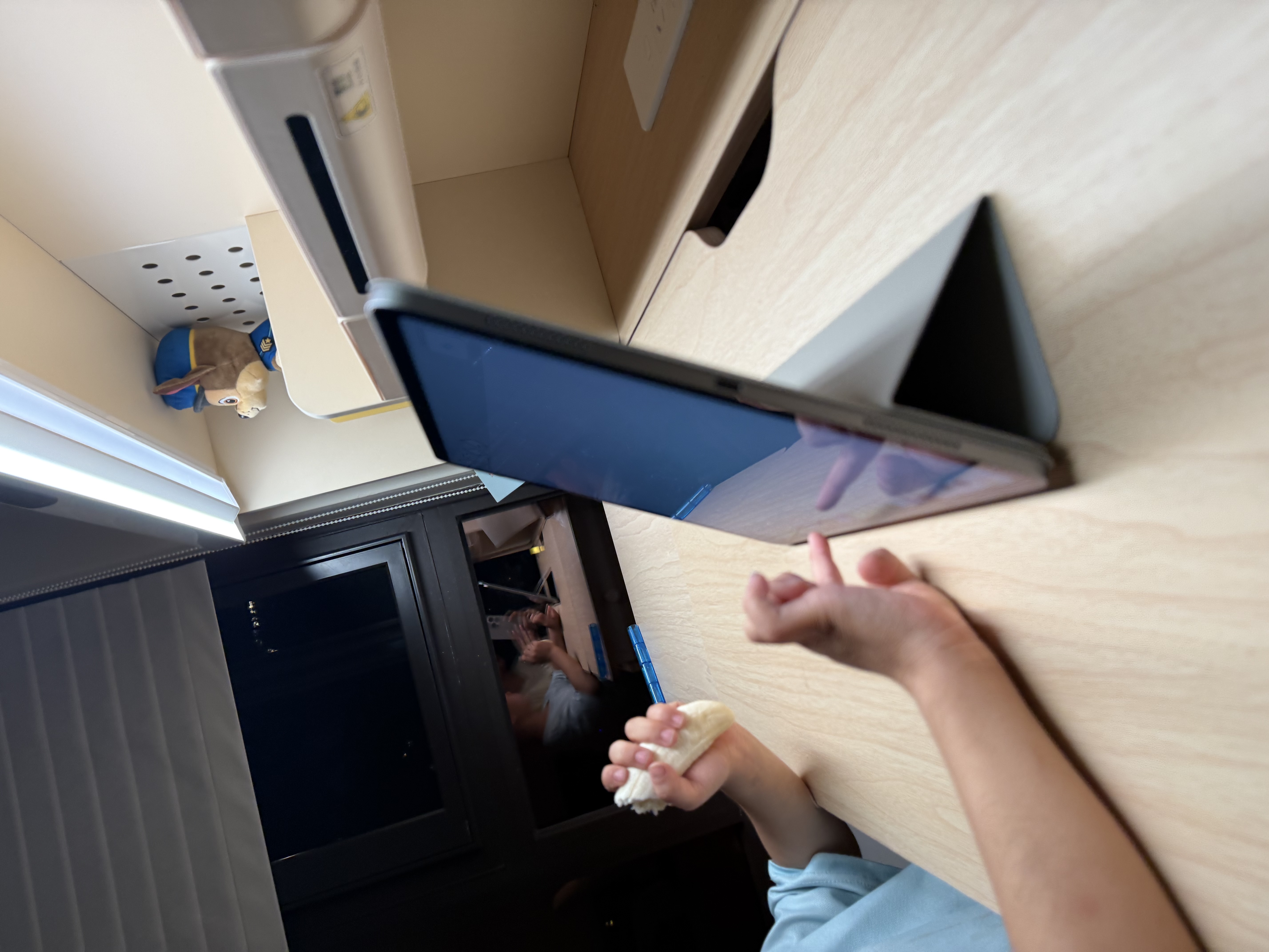 亿色适用iPad Air8/7/6/5/4保护套11/10.9英寸磁吸双面夹2026M4/25M3壳苹果平板电脑18款pro轻薄搭扣灰 实拍图