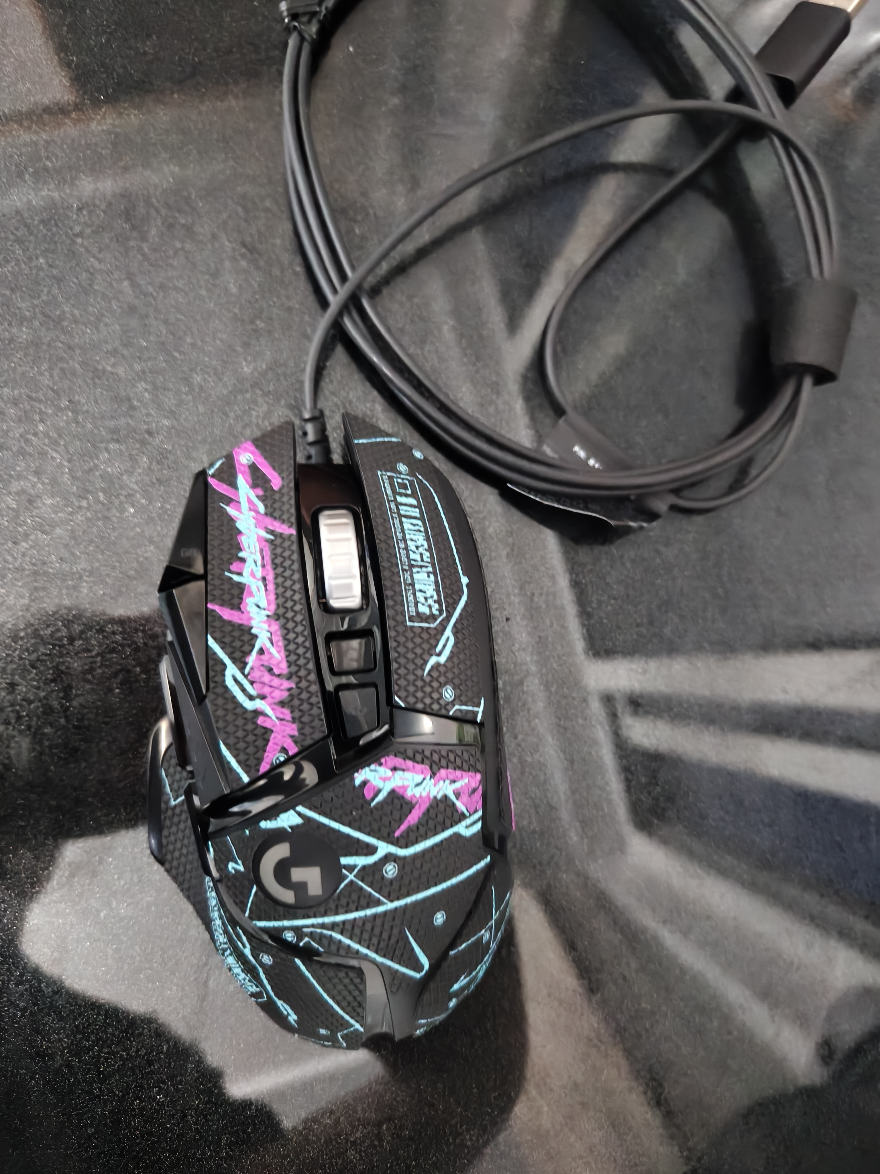 罗技（G）G502 HERO主宰者游戏鼠标电竞鼠标有线RGB机械配重竞技FPS吃鸡宏cf送男友男生礼物 G502HERO+赛博黑防滑贴 实拍图