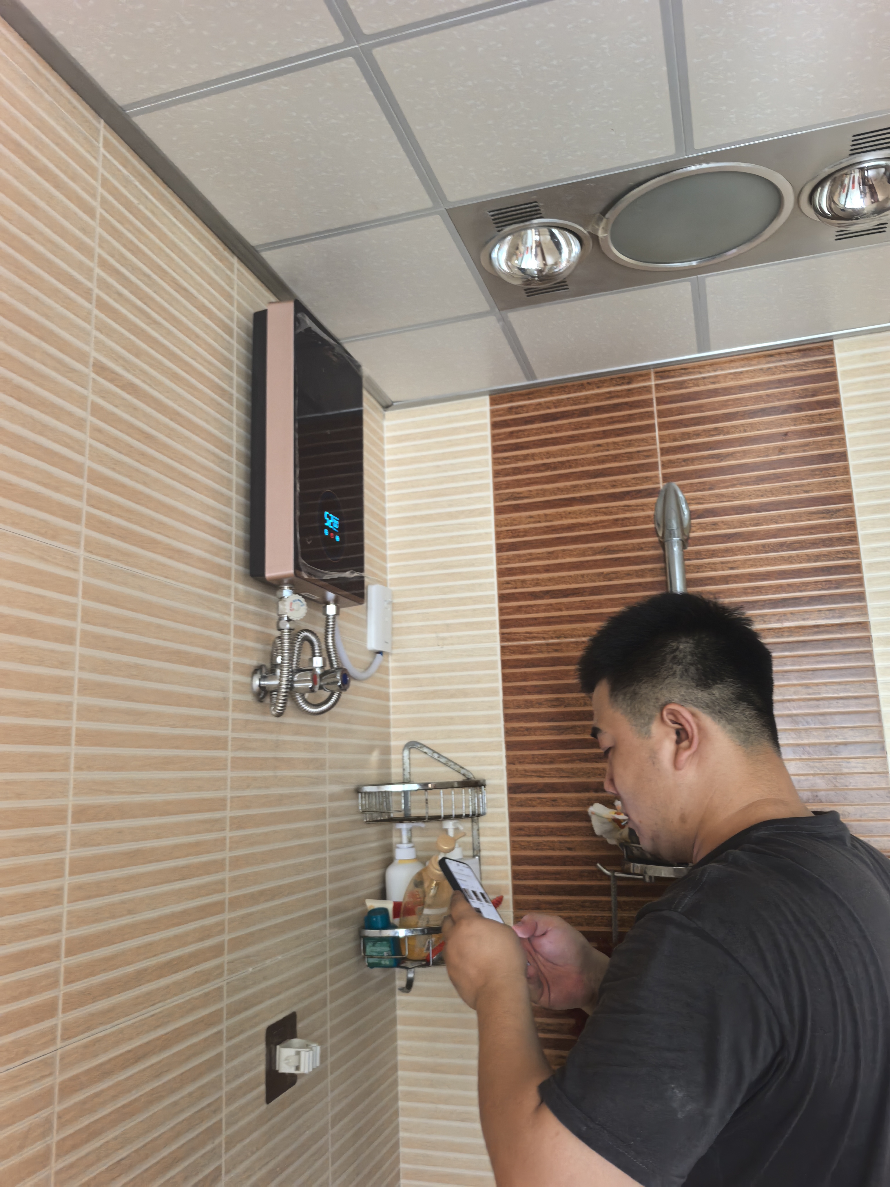 奥特朗（otlan）F19Q-Z85A即热式电热水器 家用小型速热免储水 快热式恒温淋浴机【0-8.5KW智能变频】 实拍图