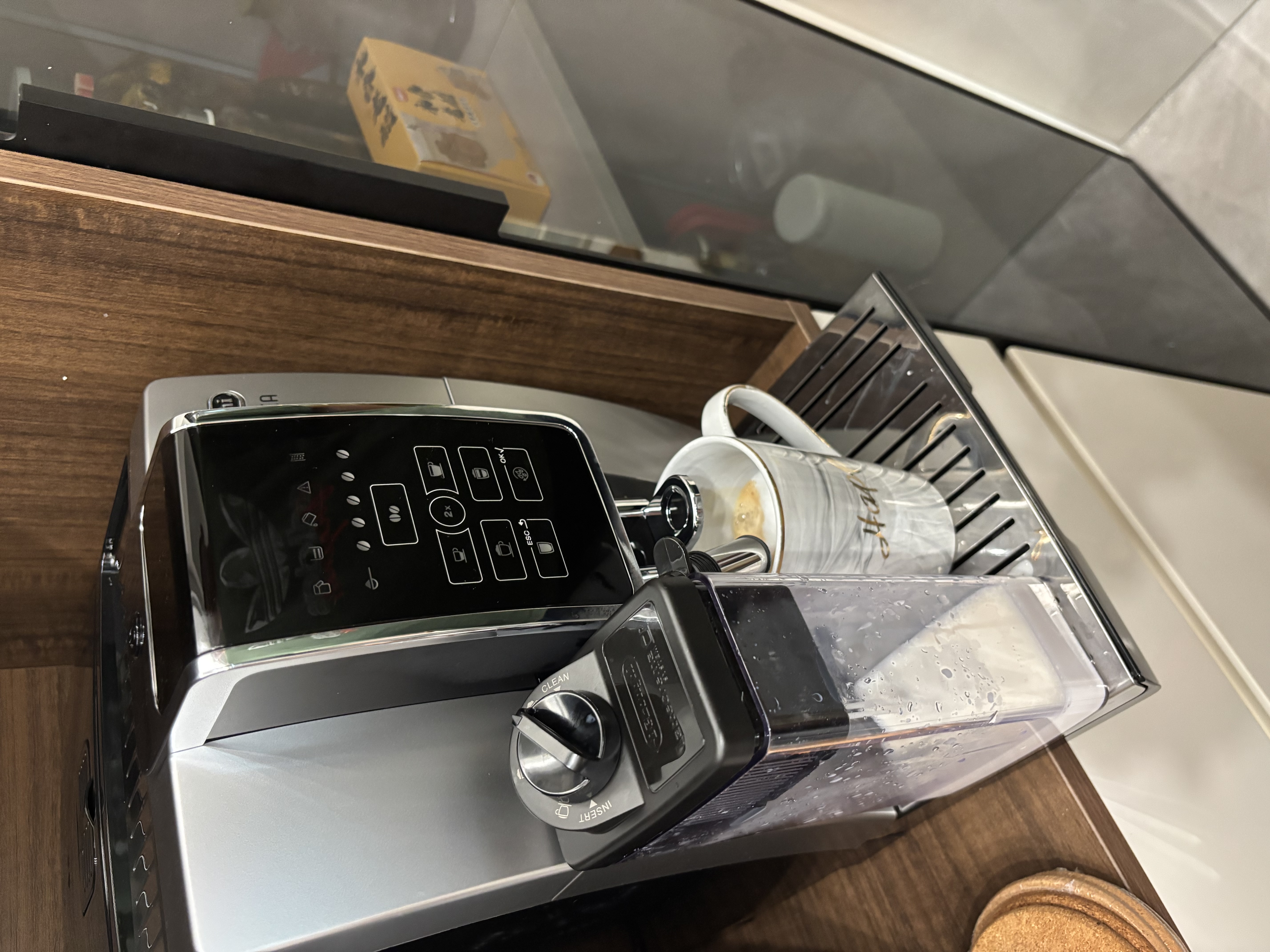 德龙（Delonghi）咖啡机 家用全自动咖啡机 欧洲进口自动奶泡卡布奇诺 意式现磨灵动系列ECAM350.50明星同款 礼物 实拍图