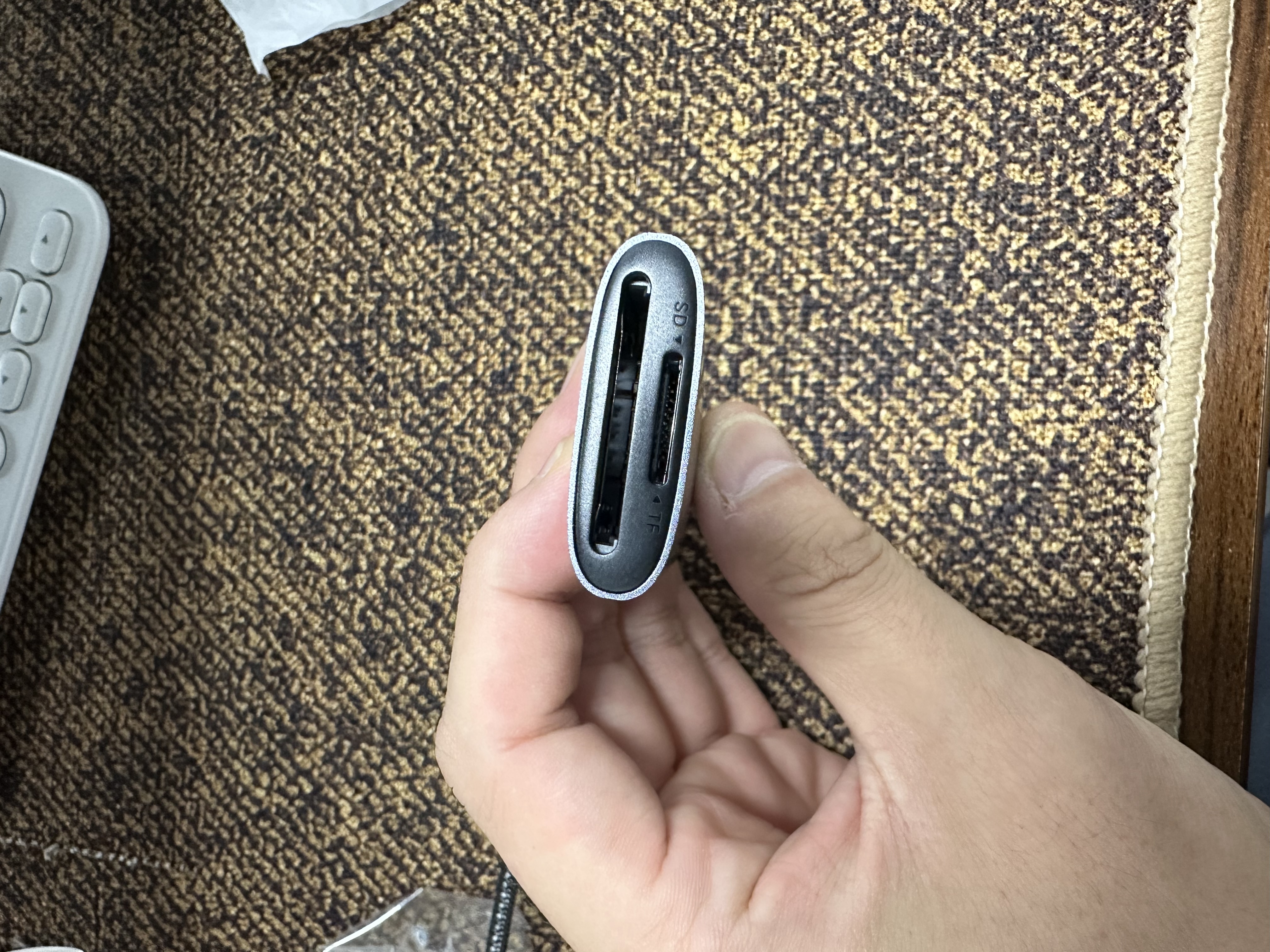绿联Type-C高速读卡器 SD/TF4.0双卡同读 适用电脑苹果17/16/iPad/单反/手机 支持UHS-I/II卡 0.15m线 实拍图